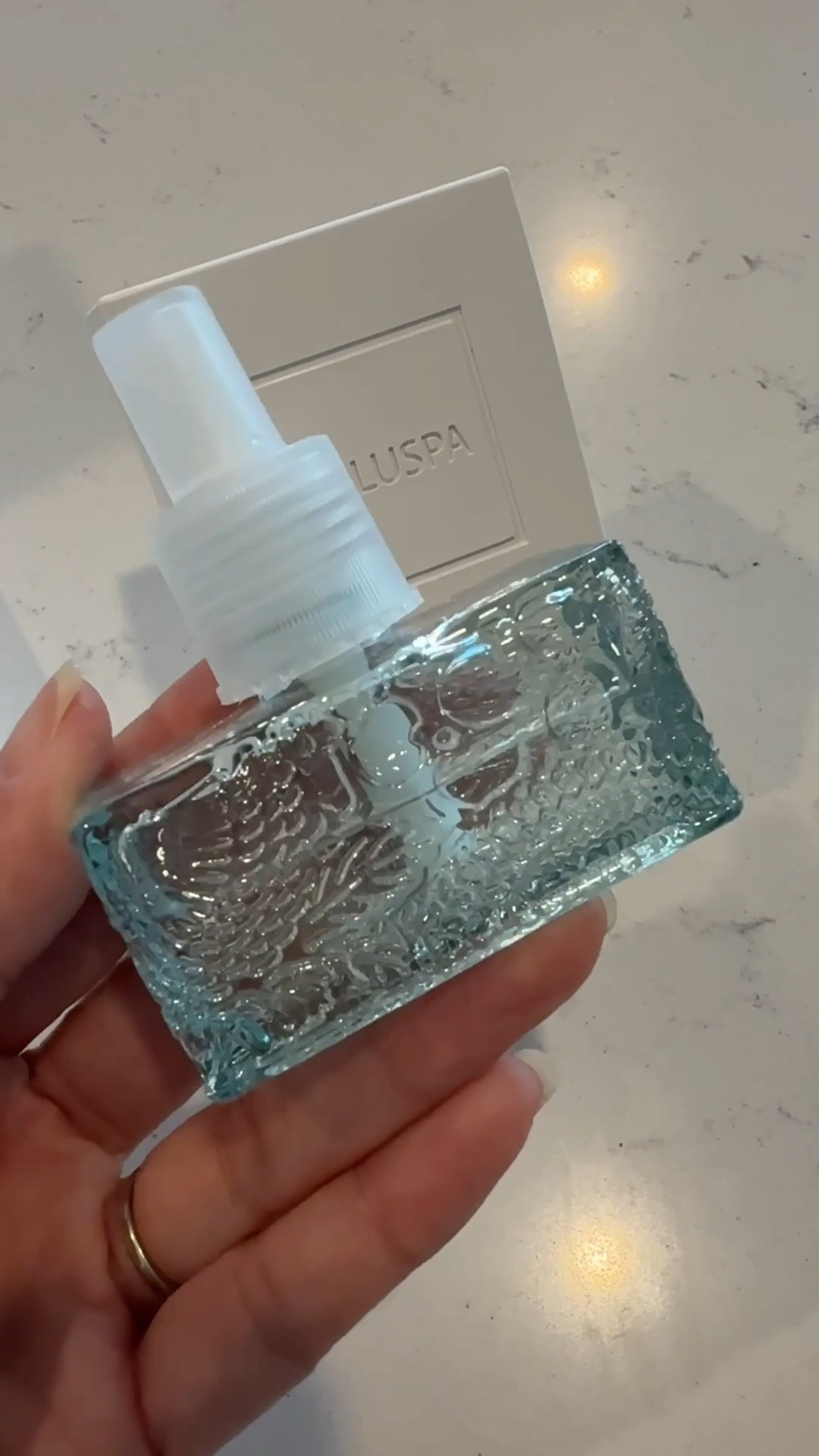 If you’re still holding onto summer- this home fragrance from @Voluspa will keep your home smelling like it ☀️🌊

#LTKHome #LTKSeasonal