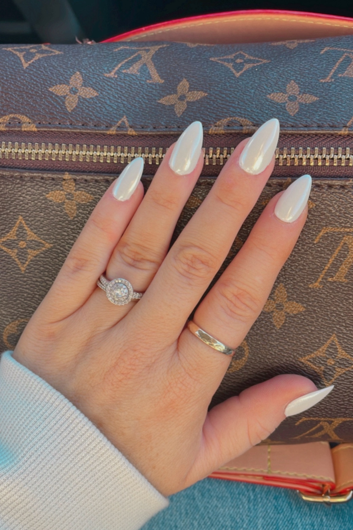 Classy Christmas DIY Nails 💅 


#LTKbeauty #LTKsalealert #LTKHoliday