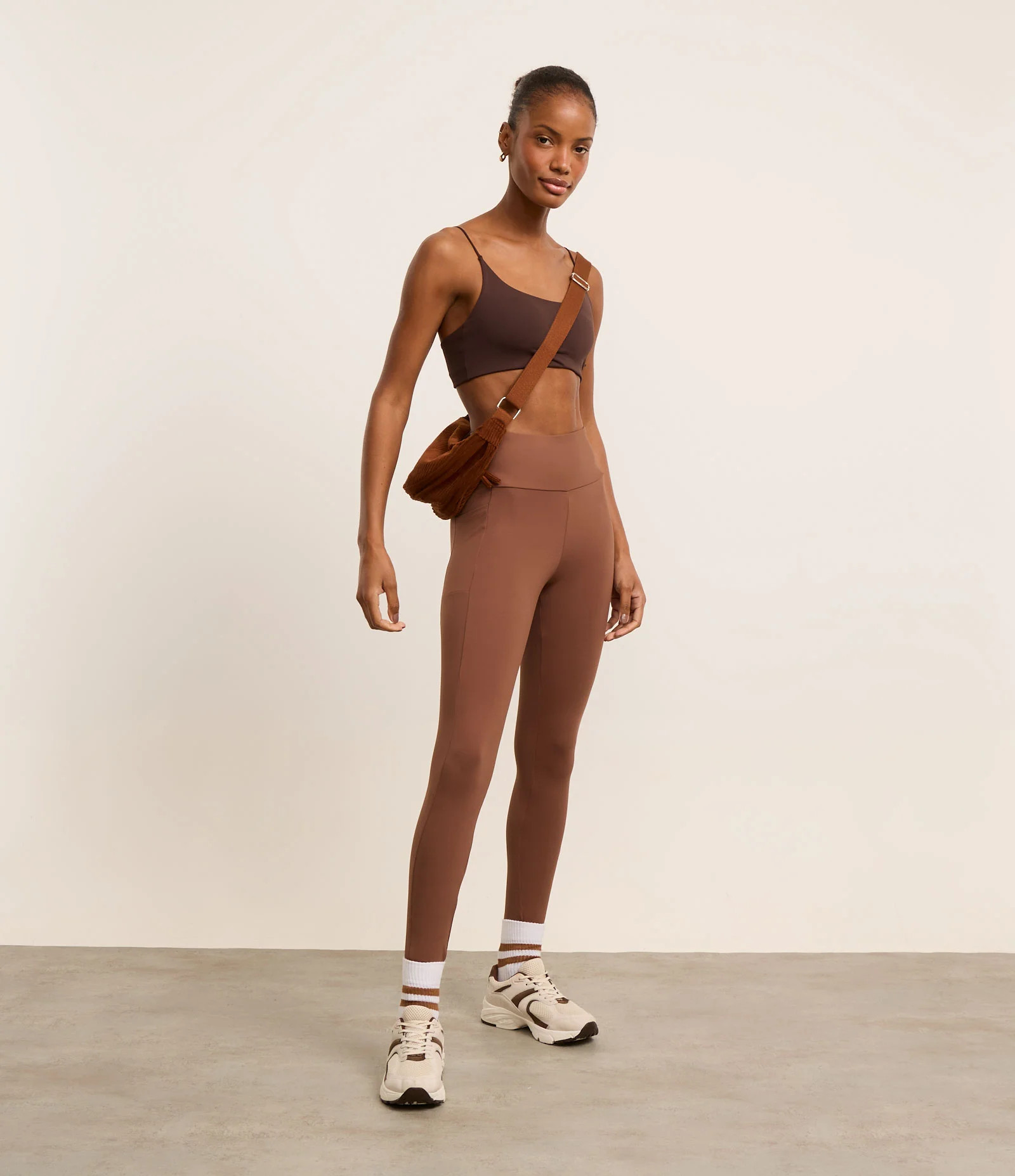 Calça Legging Esportiva com Bolsos Laterais Marrom - Lojas Renner | Renner (BR)