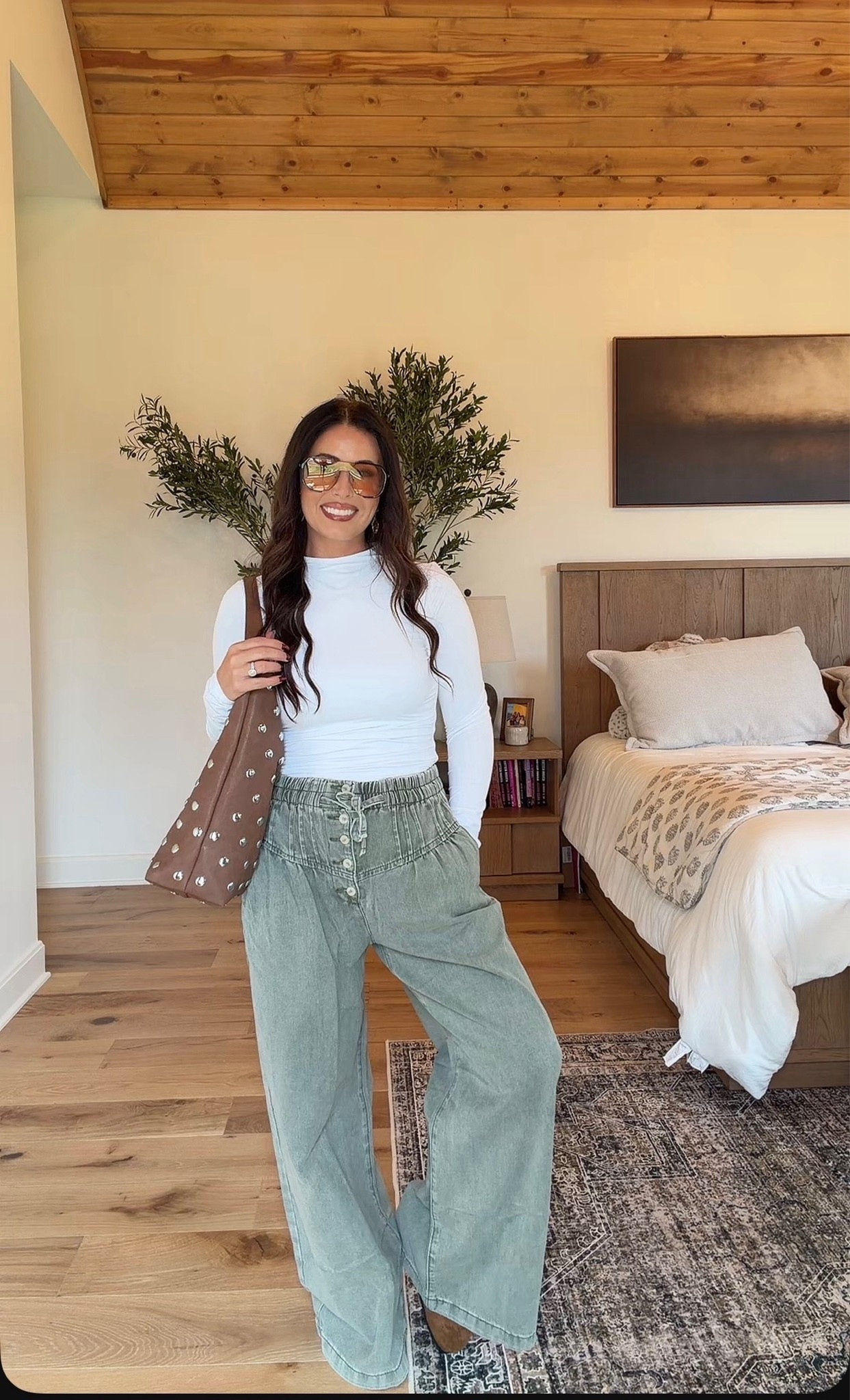 Such a fun twist on an everyday fall look! 🤍 These wide-leg pants are the star of the outfit, and I love them paired with a simple fitted top and statement bag. Comfy with just the right amount of trendy!
#WideLegPants #FallStyle #CasualChic #LTKStyle #EverydayOutfit #MomFashion #FallFashion