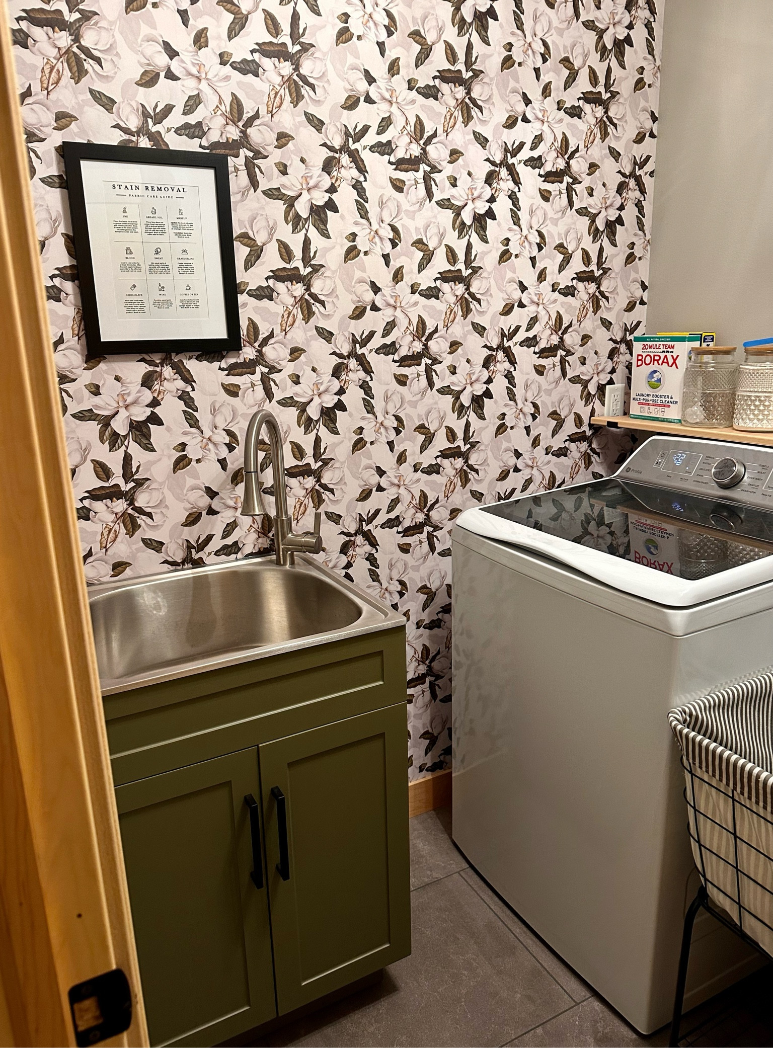 Slowly, but surely decorating the new house and seeing my vision come together😍👏🏻

Love my little laundry room!!

#LTKfamily #LTKhome #LTKfindsunder50