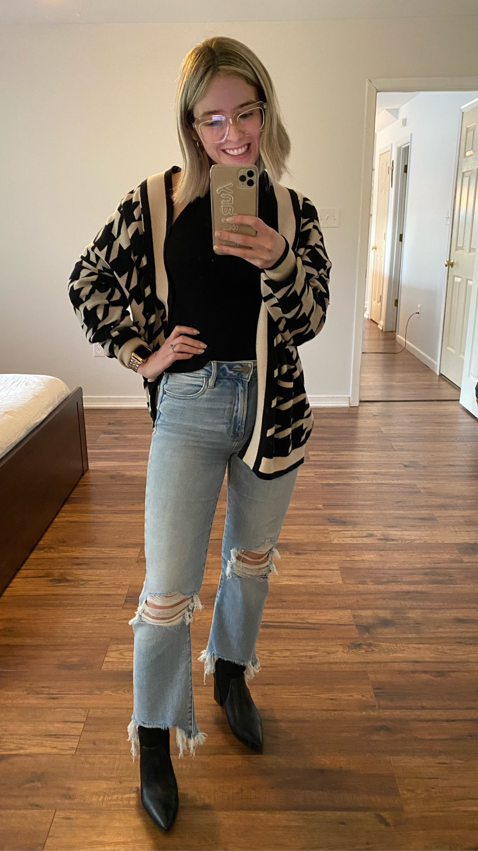 Houndstooth cardigan (XS) fits TTS. Size up one for oversized 

Vici crop flare denim (25) TTS

#LTKFind #LTKstyletip #LTKunder100