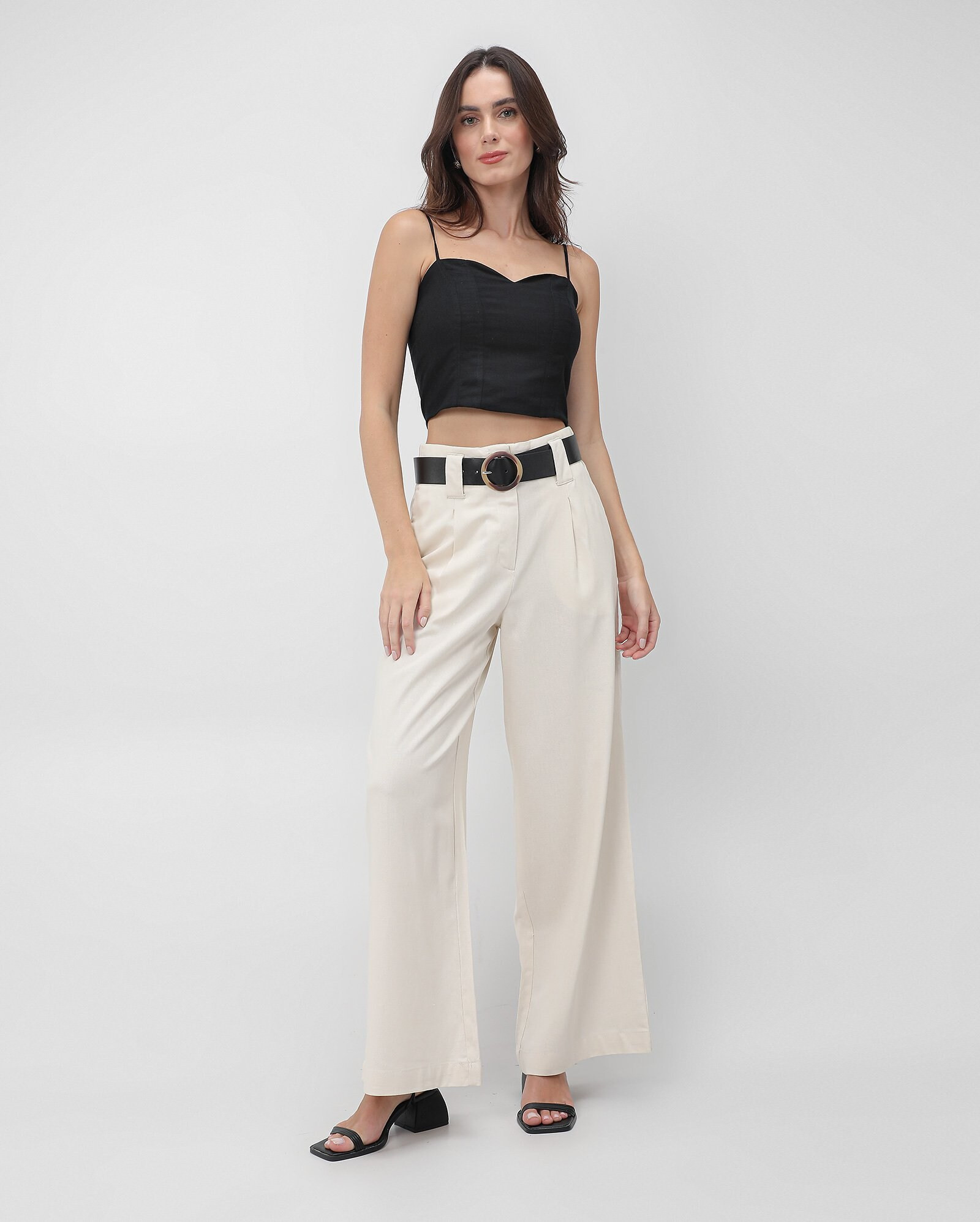 Calça feminina alfaiataria pantalona com cinto bege | AK by Riachuelo | Riachuelo (BR)