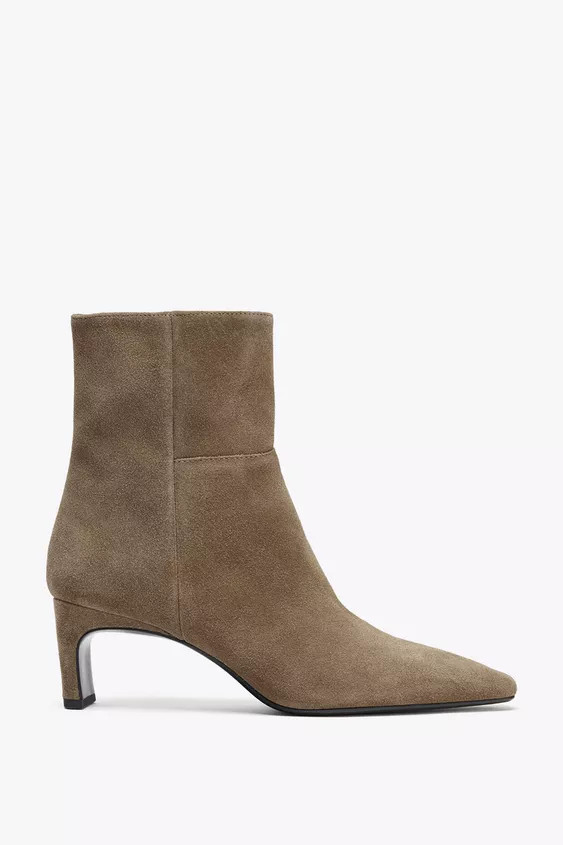 STIEFELETTE AUS VELOURSLEDER MIT KITTENHEEL-ABSATZ | Zara DE