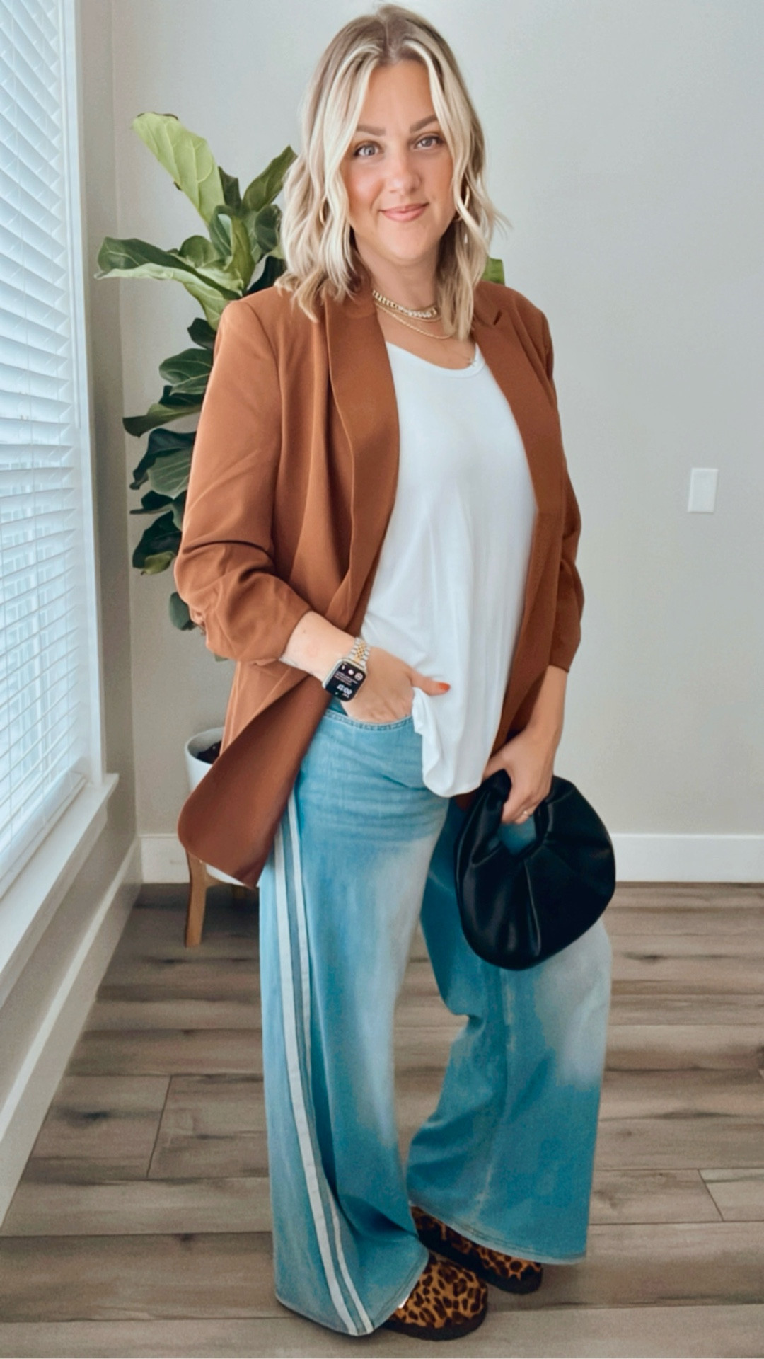 Fall layers but make it edgy chic. 🍂
This look is the perfect mix of elevated + casual: a structured blazer, laid-back wide leg pants, and a pop of leopard for that unexpected twist. 🐆

Would you rock this combo for a coffee date or casual Friday? ☕✨

#FallStyle #OOTDInspo #Over40Style #EdgyChic #BlazerSeason #AffordableStyle #jeans

#LTKOver40 #LTKStyleTip #LTKMidsize