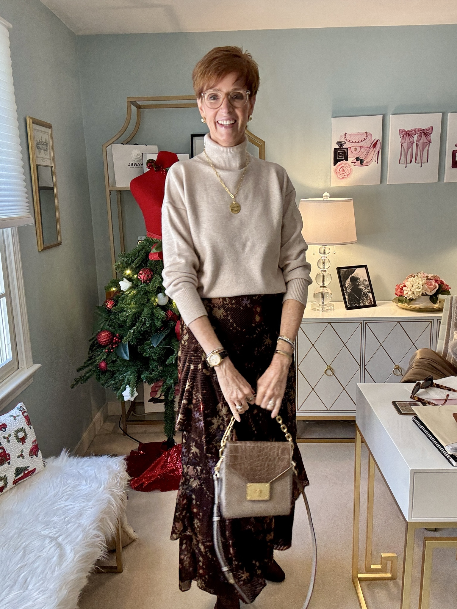 #ad #EricJavits #paidpartner  #sponsored  @ericjavits
Elegant doesn’t have to mean impractical — and that’s exactly why I’ve been reaching for these two Eric Javits bags nonstop this season.

Want the links? Like, Follow & Comment BAGS and I’ll send links right to your DM.

The Alli in Peanut is my everyday go-to: polished, structured, and easy to wear with casual looks. The Livia in Taupe instantly elevates an outfit and feels timeless in the best way. 

Both blend classic design with real-life functionality — which matters so much to me at this stage of life.

If you’re looking for a bag that works hard and looks beautiful doing it, Eric Javits truly delivers.

👉 Shop the Eric Javits Fall/Winter 2025 Collection in my LTK shop
And use my code: Suzanne10’ for 10% off sitewide 
Which one are you choosing — Alli or Livia? 👇
 #EricJavits #ChicAccessories #StyleOver40 #TimelessStyle 
#FallEssentials, #ElegantStyle, #FallFashion, #FashionStatement, #TimelessElegance,  

#LTKOver40 #LTKTall #LTKootd