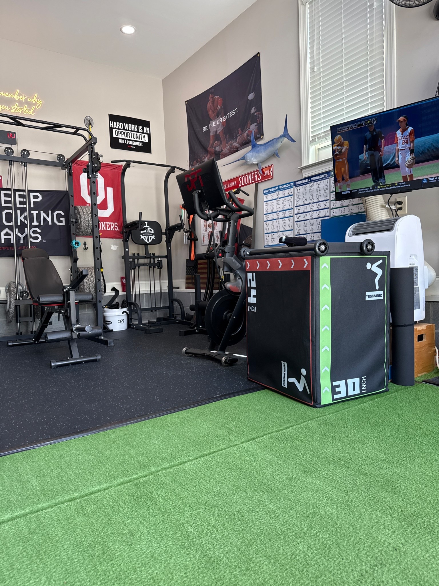Plyo day in the gym!

#LTKdayinmylife #LTKfitnessgoals #LTKActive