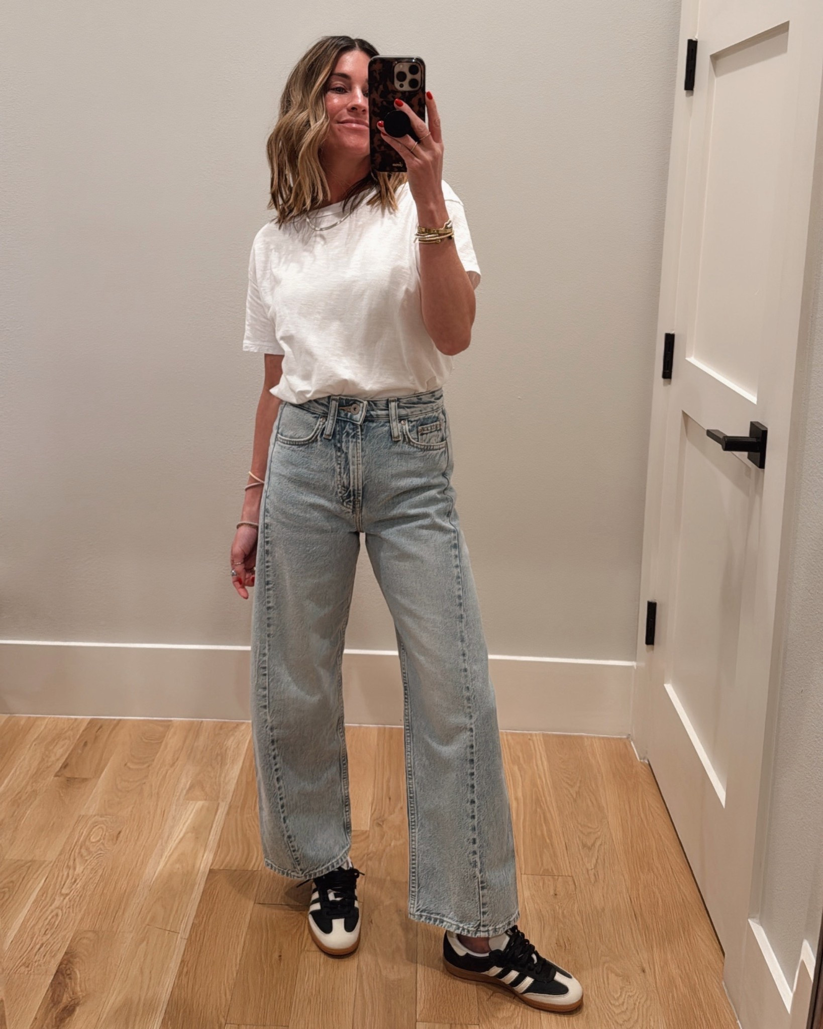 10/10 these jeans!! The wash, the style, the fit! True to size, if between sizes go UP one. 


#LTKmomlife #LTKgrwm #LTKootd