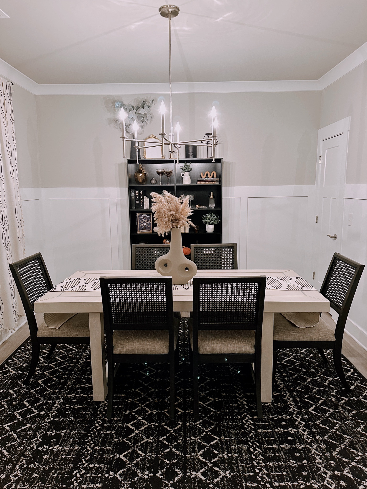 Modern formal dining room

#LTKFamily #LTKStyleTip #LTKHome