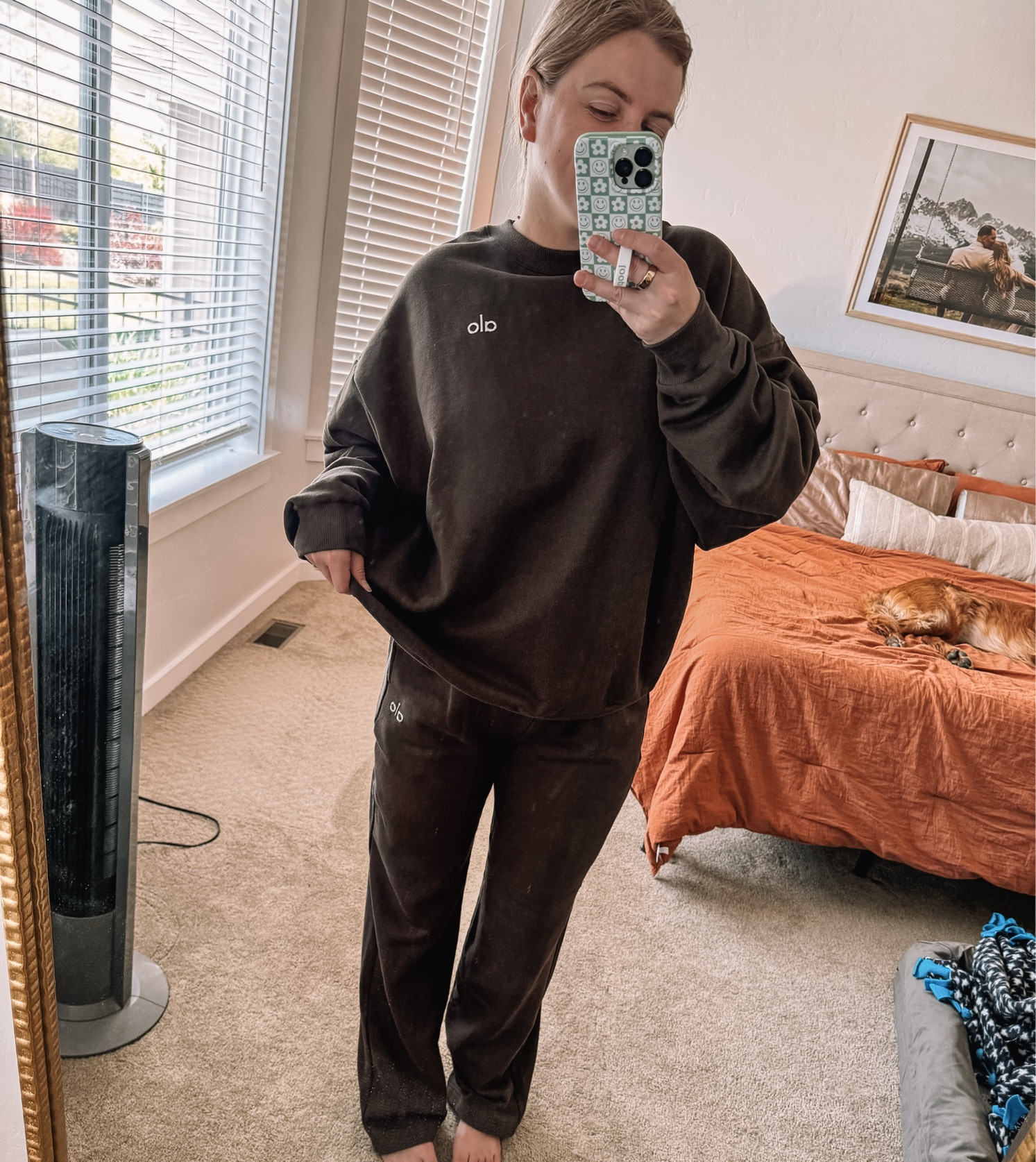 The most comfortable sweat set I have ever put on!
5’6 for reference 
Did a small in the pants (they are oversized and run LONG)
Did a large in the sweatshirt for an oversized comfy fit. Definitely could have done a medium or small but I like my sweatshirts BIG and worried about shrinking 
🤎🤎🤎🤎🤎🤎🤎

#LTKActive #LTKStyleTip #LTKMidsize