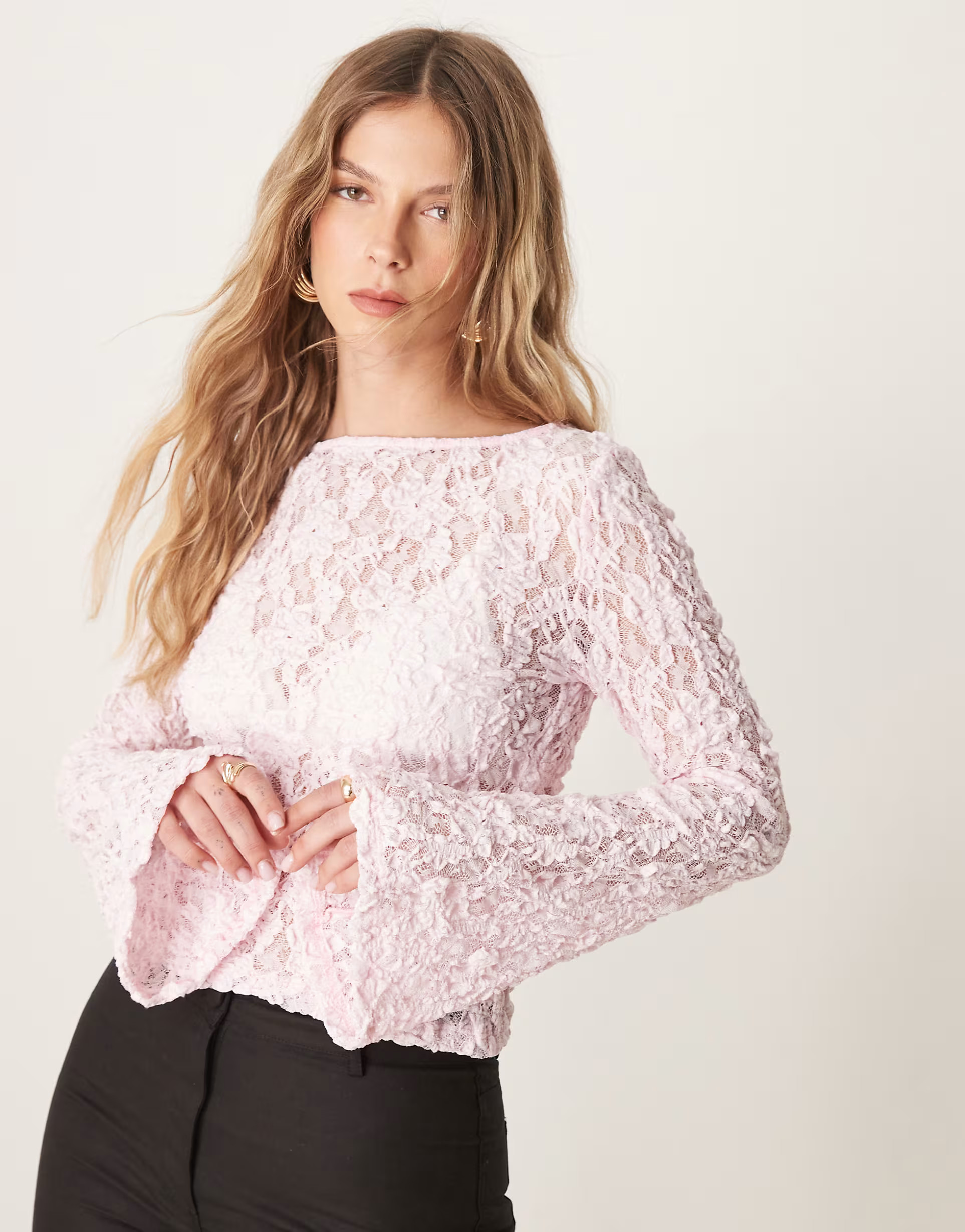 ASOS DESIGN - Doorschijnende kanten top met rechte hals en uitlopende mouwen in roze | ASOS (Global)