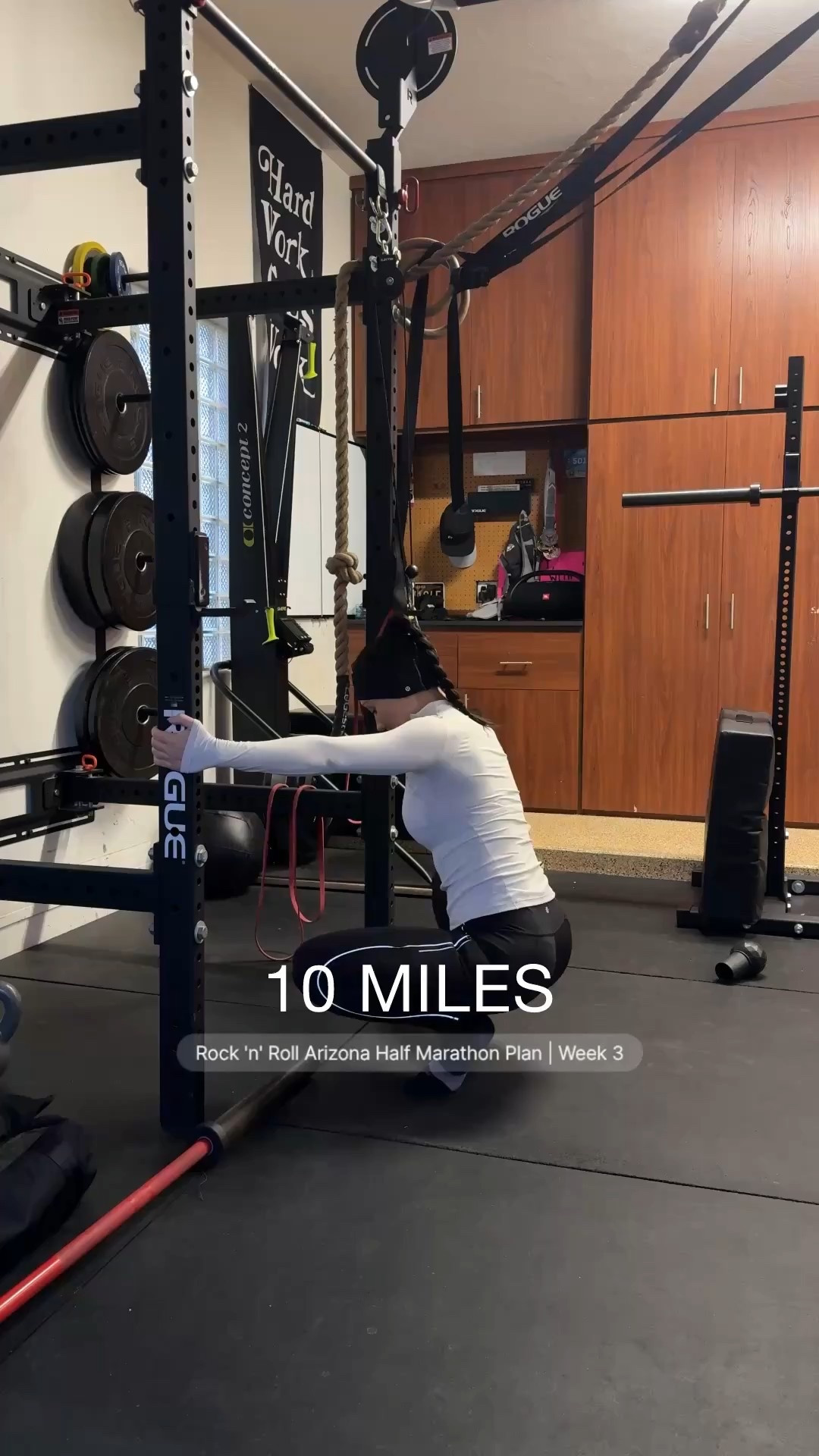 Last long run of 2025!!! Let’s get after it! 10 miles to and the year. Sharing what I wore in this video! 

Lululemon headband 
SHOKZ headphones 
Walmart pullover size XS 
Athleta leggings size XS 
Adidas adizero running shoes 
Salomon running vest 

#LTKdayinmylife #LTKfitnessgoals #LTKmorningroutine