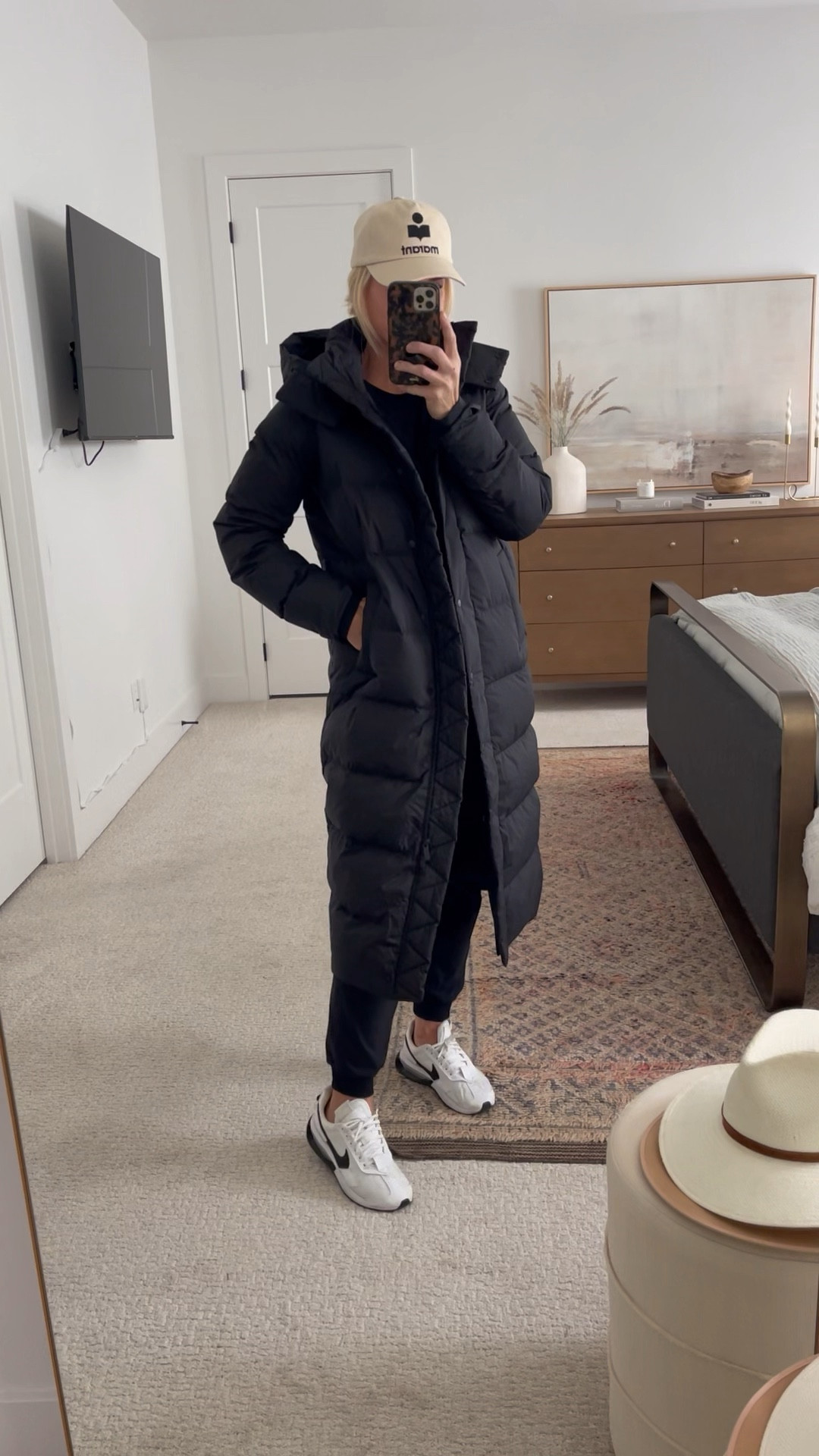 Long puffer coat by lululemon. Obsessed with the comfort, fit and quality 10⭐️
Wearing size 4
(I’m 5’8”, 138)
Black coats
Winter coat ski coat
Lululemon coat
Christmas gift for her


#LTKSeasonal #LTKHoliday