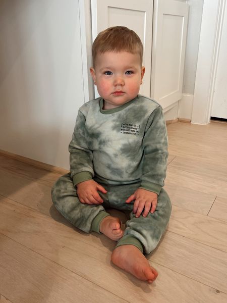 Bruce’s little tie dye green sweatshirt set is so cute and comfy!💚🤍 linked below

Baby boy style, toddler fashion, baby outfit, toddler boy ootd

#LTKbaby #LTKfindsunder50 #LTKkids