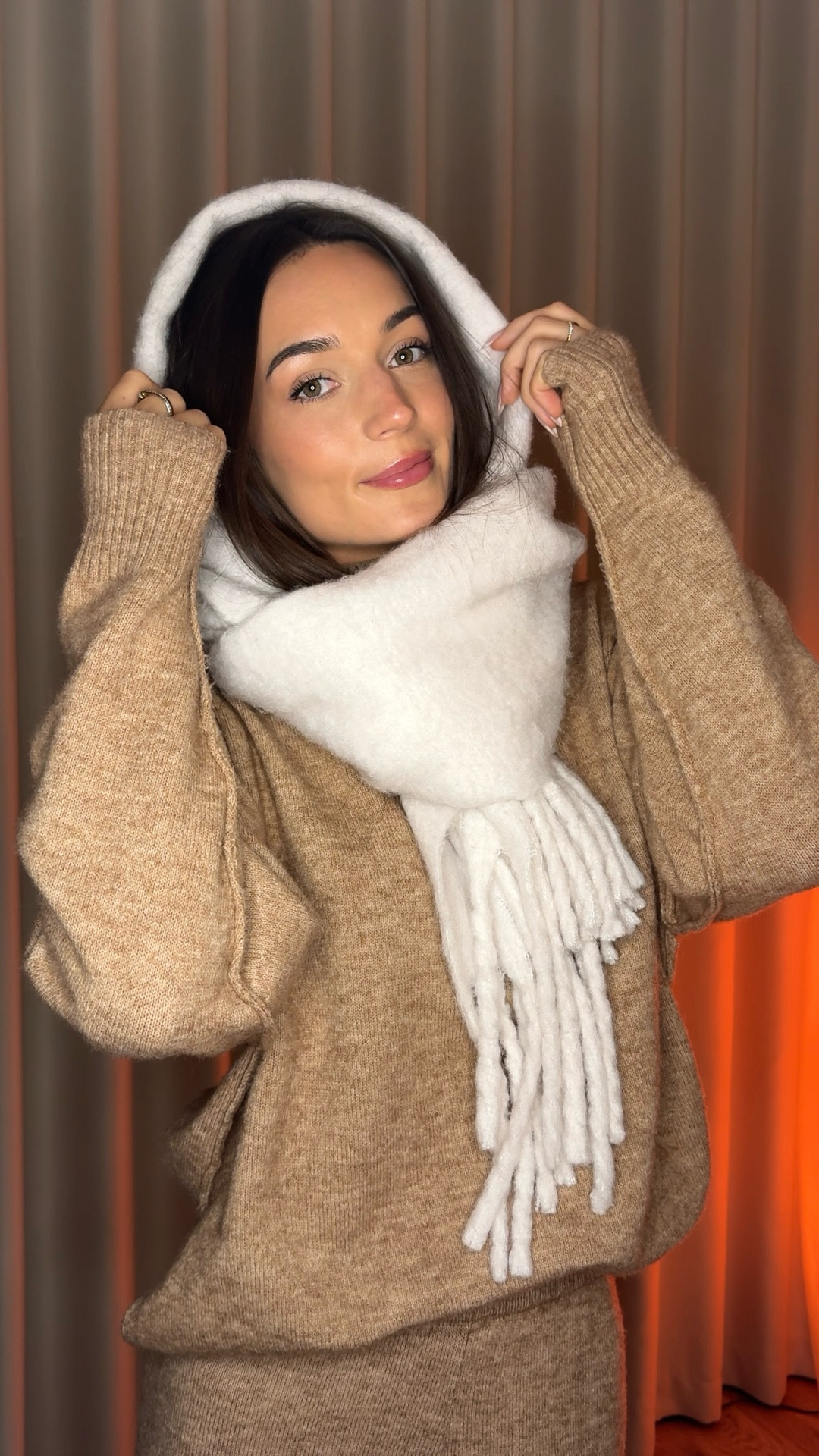 4 ways to style one scarf 🤍
Comment LINK and I’ll send you the scarf link 💌🧣

🔖 Save this for later when you don’t know what to do with your scarf

I’ll probably be wearing these scarf looks all winter long

scarf styling winter outfits scarf ideas cozy winter style how to wear a scarf outfit inspo winter fashion cold weather outfits everyday styling minimalist winter soft girl aesthetic neutral outfits layering winter essentials fashion reel outfit ideas
#fashionhacks #winterfashion #scarfhack #winter2025 #girls