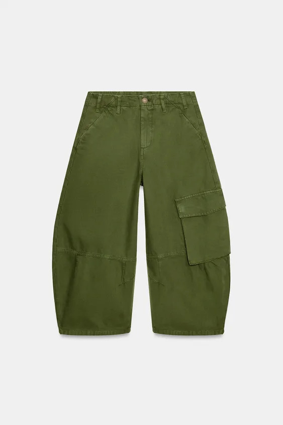 ZW COLLECTION MID-WAIST CARGO CAPRIS | Zara UK