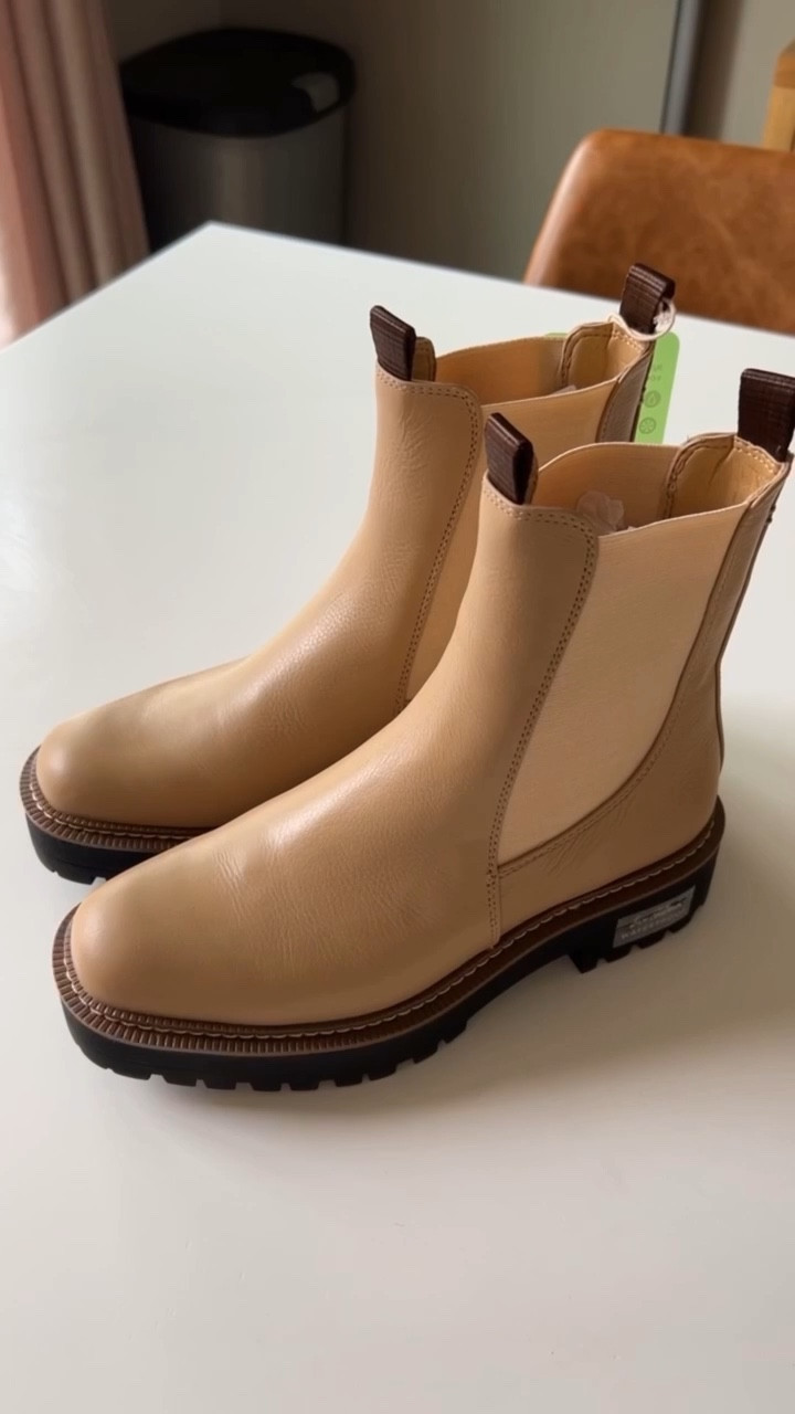 Perfect fall & winter boot! Found this color on sale! 

Fall boots
Winter boots
Lug boots 

#LTKHoliday #LTKshoecrush #LTKSeasonal