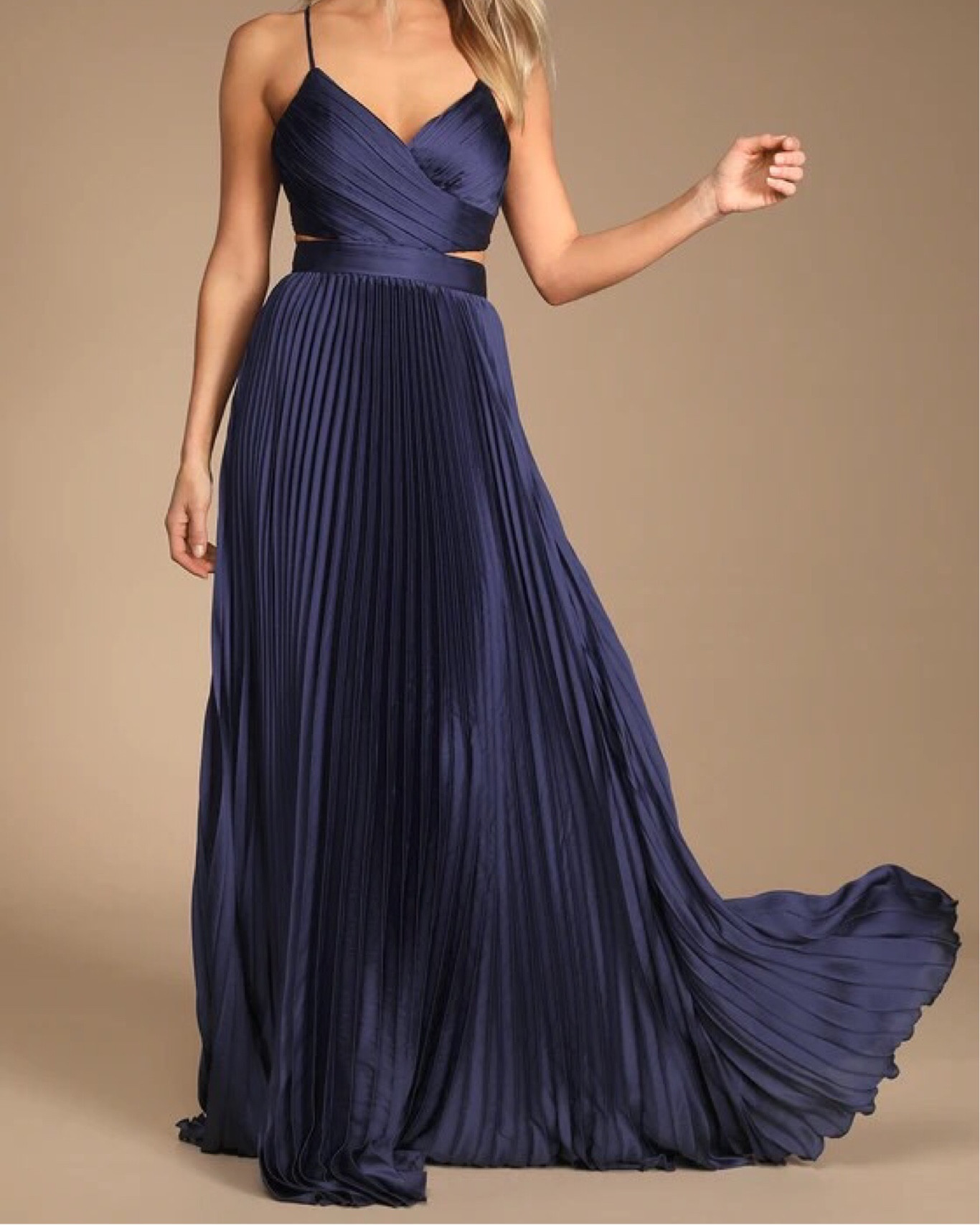 This dress also comes in navy. Perfect for a winter wedding or holiday party 


Christmas dress
Navy dress
Holiday party dress
Formal dress
Wedding guest dress
