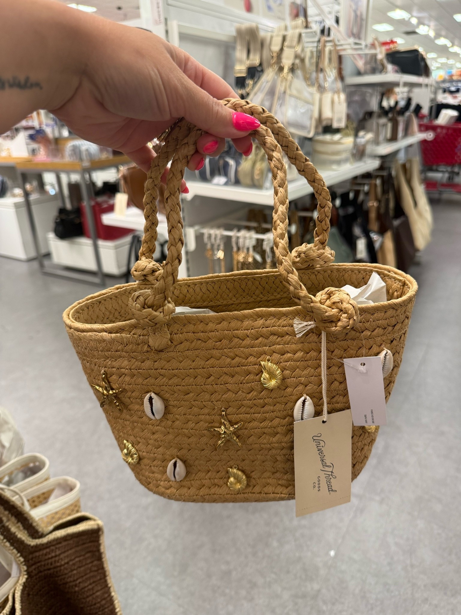 Obsessed with this Target coastal purse find! Give me all the shell vibes! 

#target #targetfinds #purse #handbag #resortwear #vacation #summerbag

#LTKSeasonal #LTKootd #LTKSaleAlert