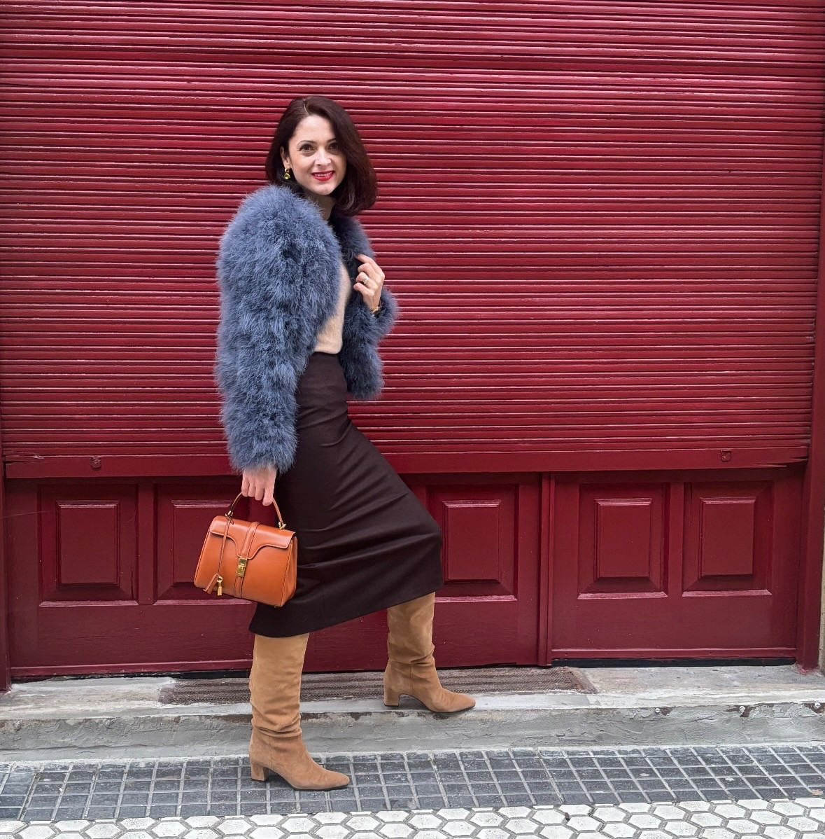 Feliz Nochebuena para todos 🎄 desde San Sebastián 

May your holidays sparkle with love, laughter and sweet little moments that
warm your heart 

Wearing:
Skirt @thekooples 
Boots @inez ~ caterina15 for 15% off 
Shop via 🔗 in bio 
Jacket @mylamarque 

🎄🎄🎄🎄🎄

#feliznochebuena #sansebastiàn
