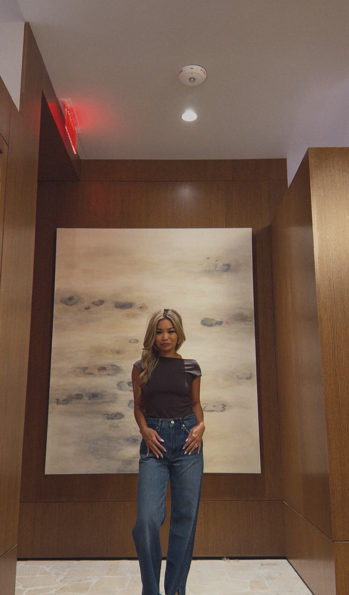 This top and these jeans are so freaking good! Came home with these.

Top: XS
Jean: 23
