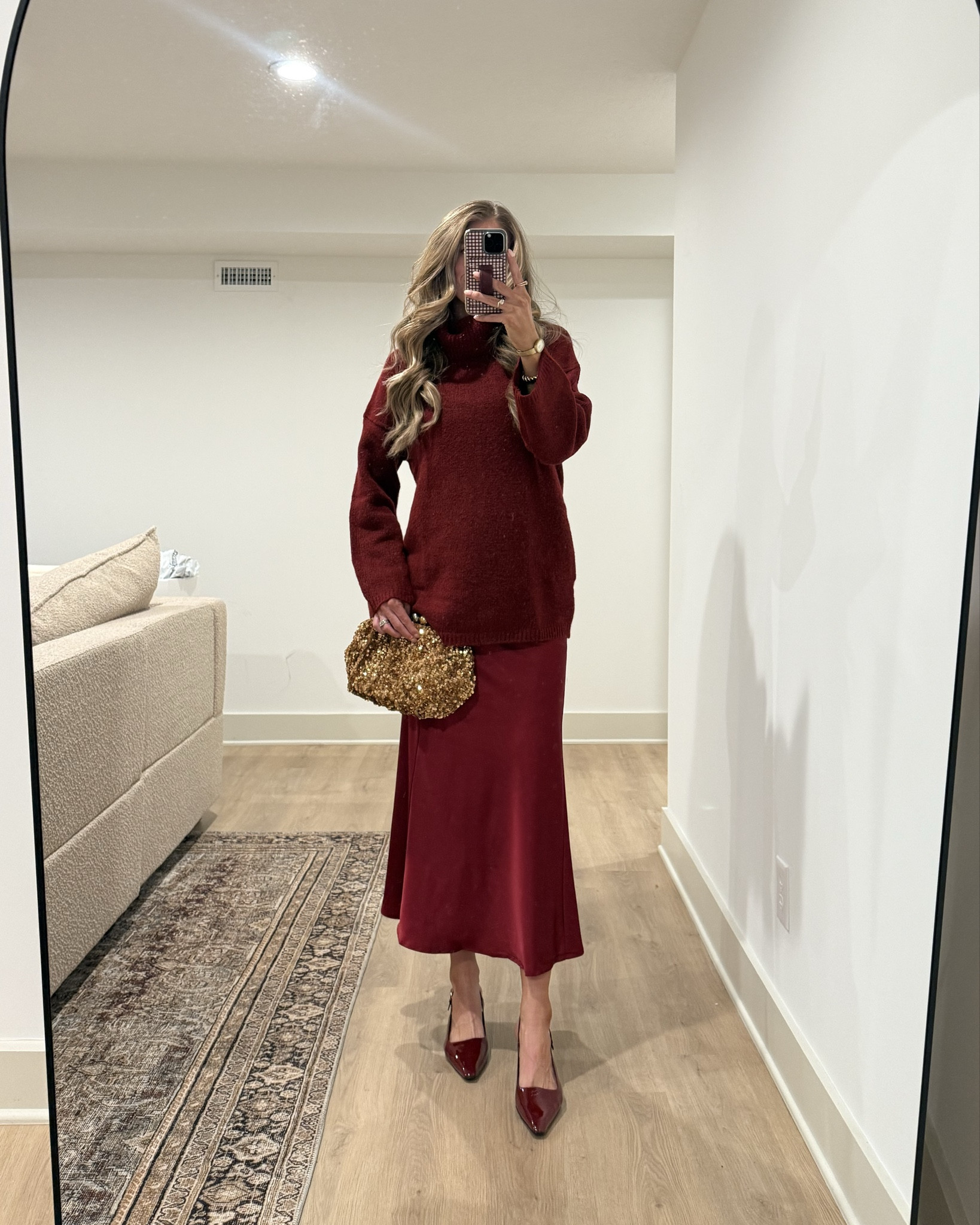 Christmas Eve outfit I wore
Sweater runs oversized but still got medium for extra length and to cover booty and bump
Size medium in skirt for bump. Stretchy band