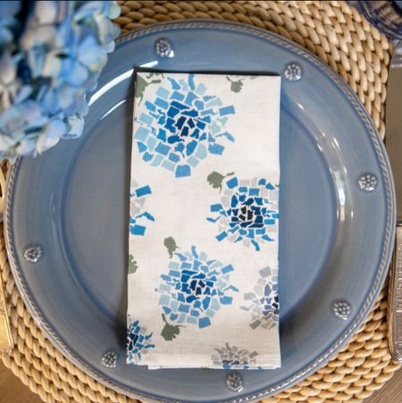 30% off

Napkins, plates and more in cute designs that are created from the same of states. This Hydrangea design is created from the shape of all 50 states. State specific designs as well. These make great hostess gifts and are perfect for entertaining. 


#LTKhome #LTKsalealert #LTKunder50