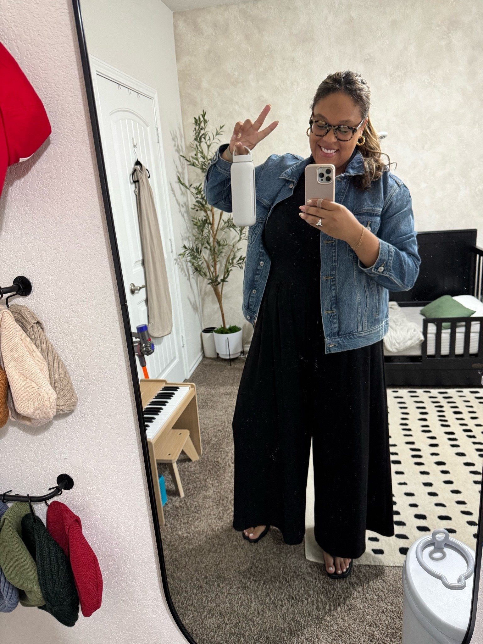 1X Jumpsuit: @Torrid 
L jacket: @abercrombie 
11 flip flop: @crocs