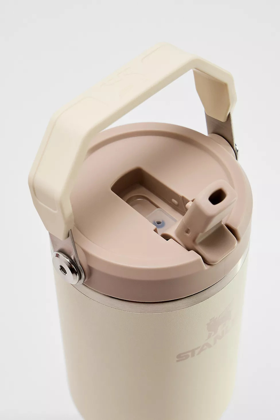 Stanley Cream IceFlow™ Flip Straw 2.0 0.89L / 30oz Tumbler | Urban Outfitters UK