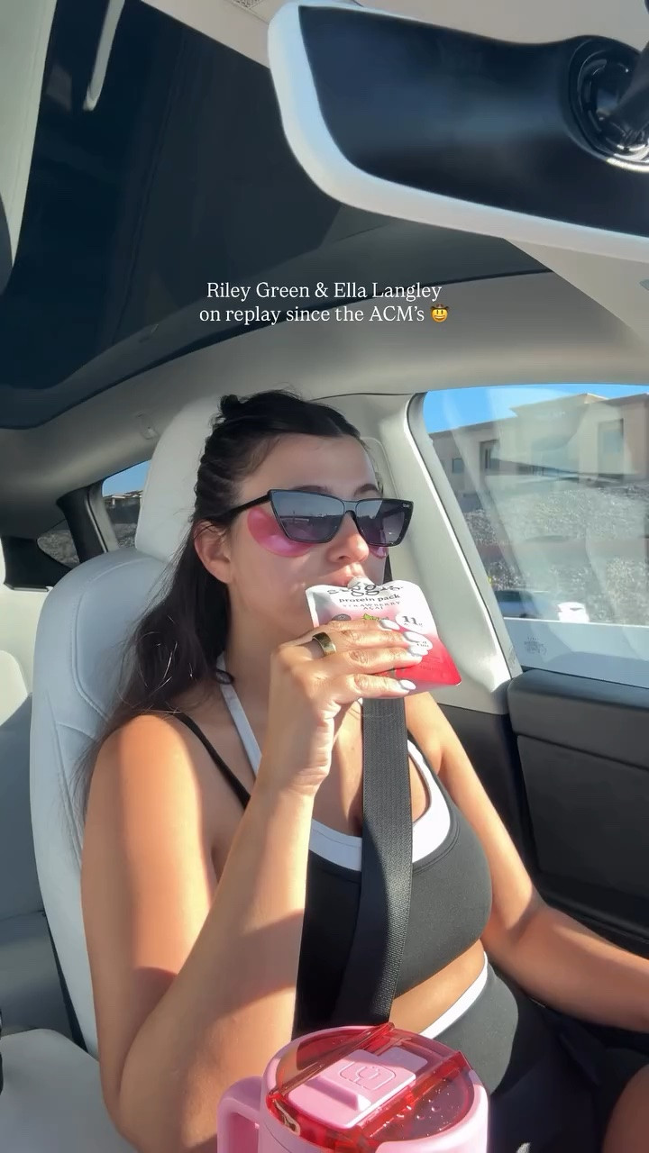 Riley Green & Ella Langley on replay since the ACM’s 🤠