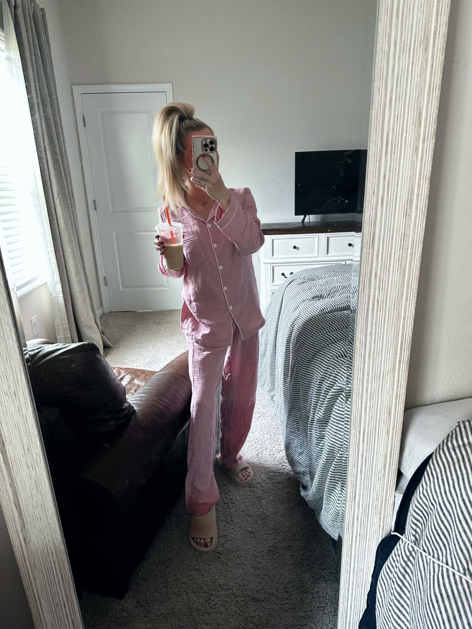 Lightweight, cozy muslin-cotton pajama set that is breathable! I love this material so much and it keeps me cool!🩷🙌✨

#LTKmomlife #LTKselfcare #LTKmorningroutine