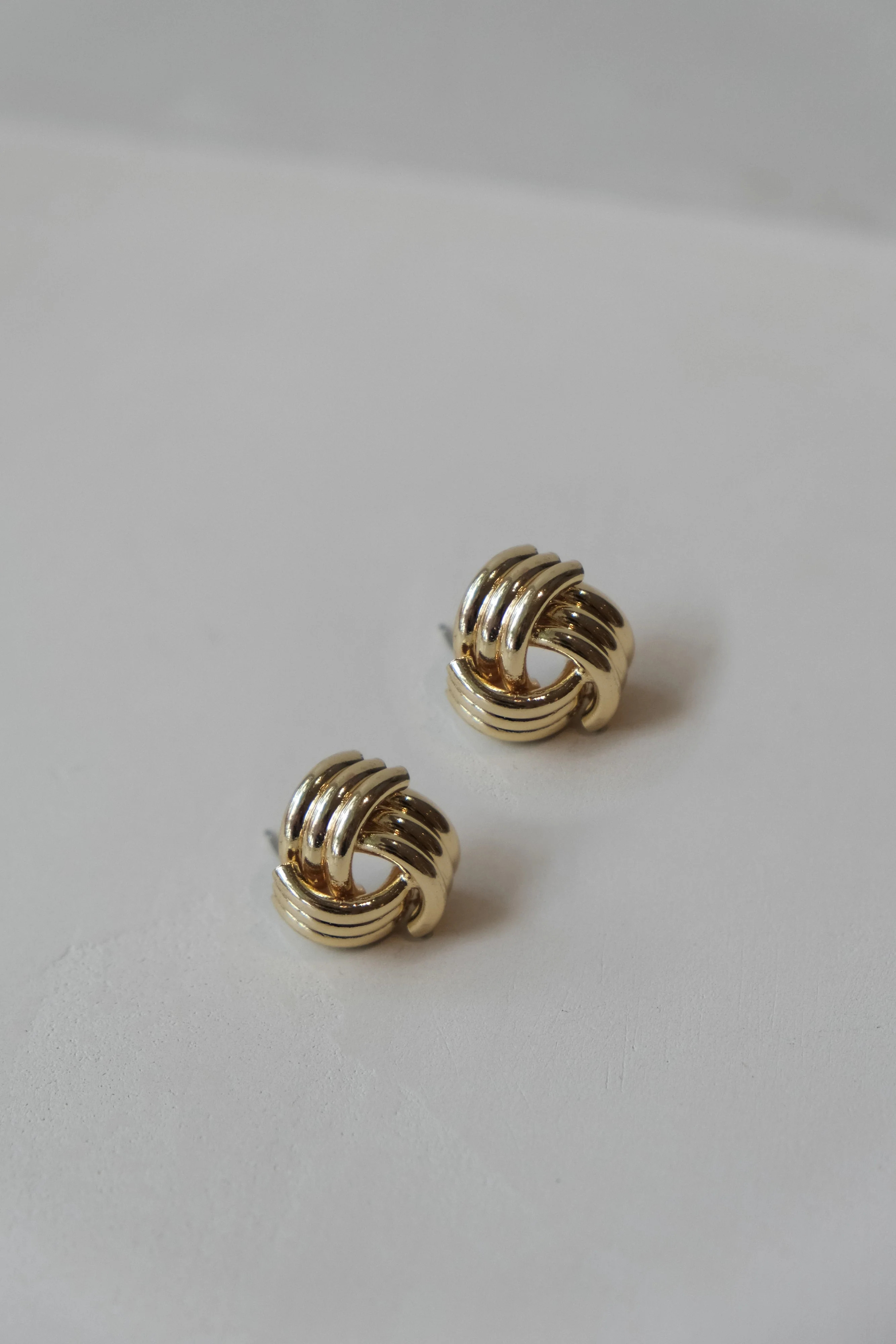 Rowan Knotted Earrings - Gold | MESHKI US