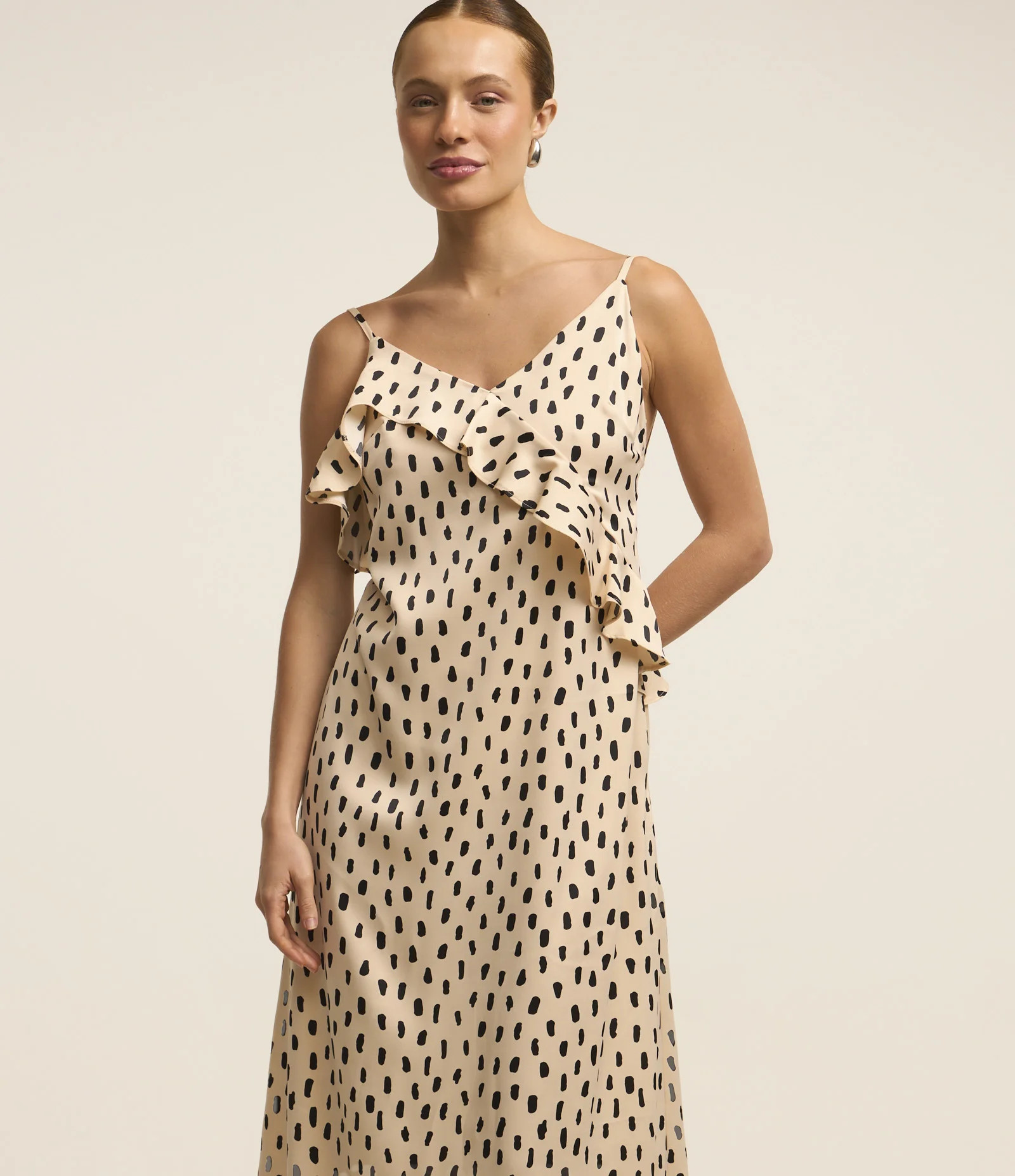 Vestido New Midi em Crepe com Estampa Poá e Babados Bege - Lojas Renner | Renner (BR)