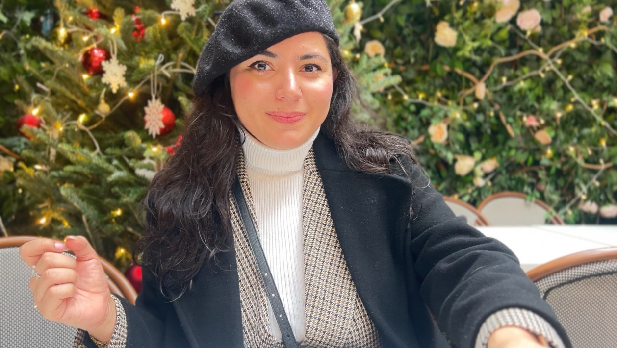 A bit of NYC throwback 🎄 and some layering action!

#LTKgrwm #LTKSeasonal #LTKootd
