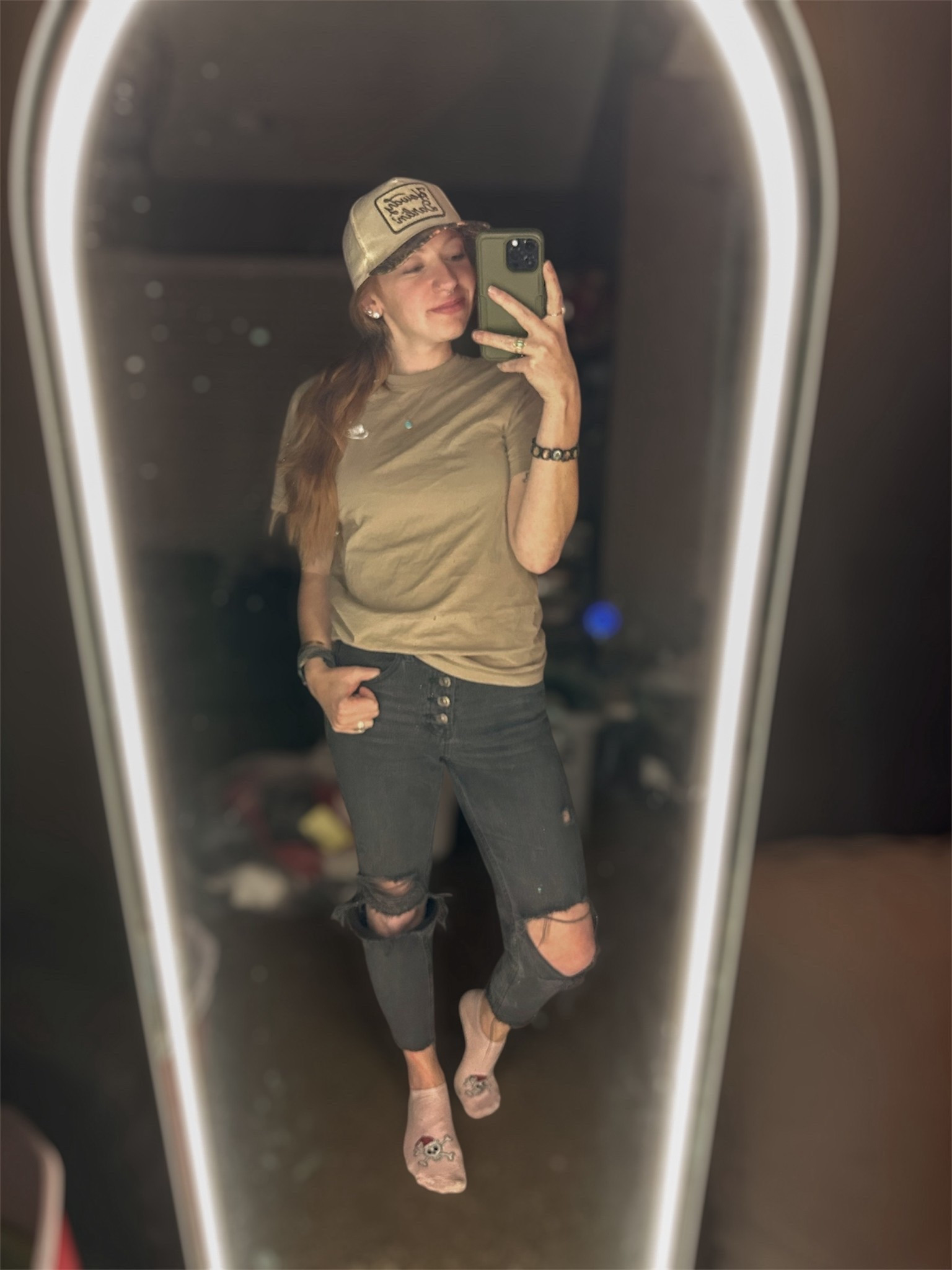 Easy, throw-on-and-go kind of outfit 🖤
Casual, comfy, and perfect for running errands or mom life days.
I linked the same jeans + similar pieces to recreate the look🫶🏻
#LTKStyle #CasualMomStyle #EverydayOutfit #DistressedJeans #FreePeopleStyle #NikeOutfit #StreetStyleMom #MomUniform #LTKFinds #WeekendStyle

#LTKgrwm #LTKootd #LTKmomlife