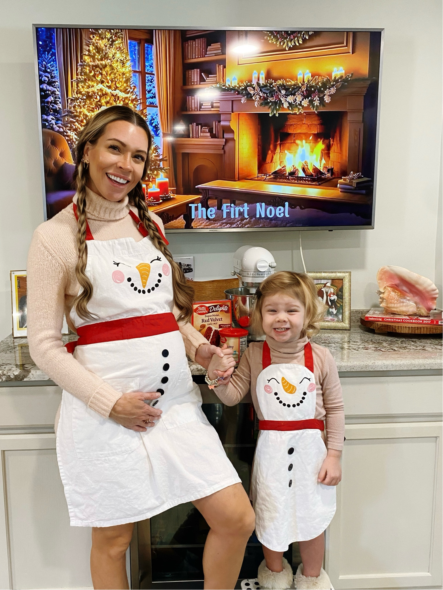Baking up some memories ❤️🧁✨
#christmas #christmastime #holidayoutfit #mommyandme #matchingfamily

#LTKHoliday #LTKFamily #LTKSeasonal
