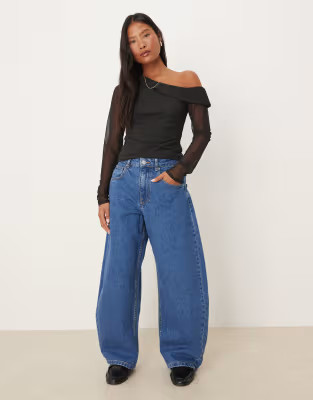ASOS DESIGN Petite - Jean bouffant à taille haute - Bleu moyen | ASOS (Global)