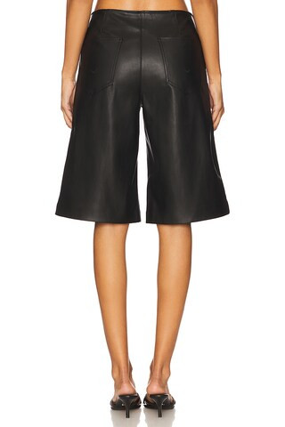Pleated Trouser Short in Black | Revolve Clothing (Global)