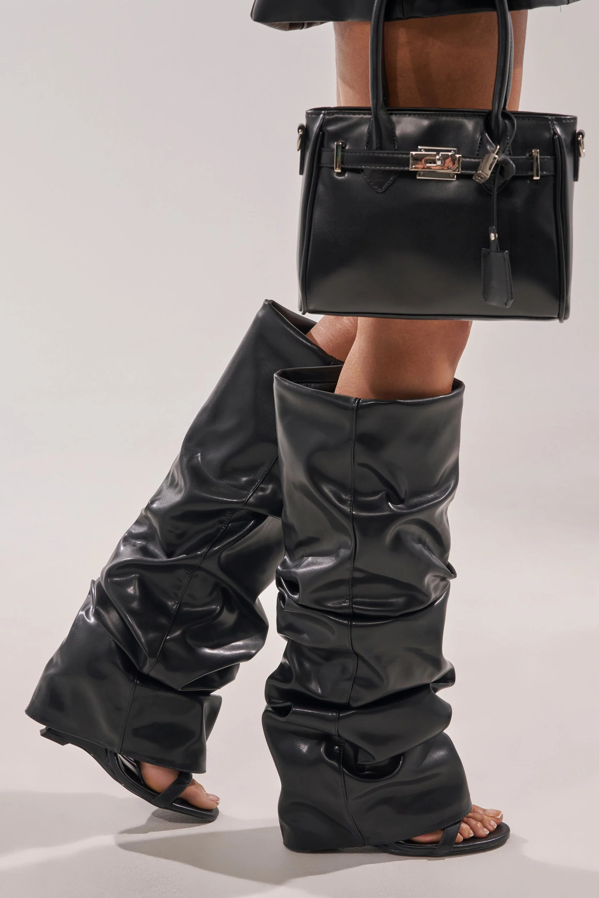 AZALEA WANG RAYLAN BLACK GLADIATOR SANDAL | AKIRA