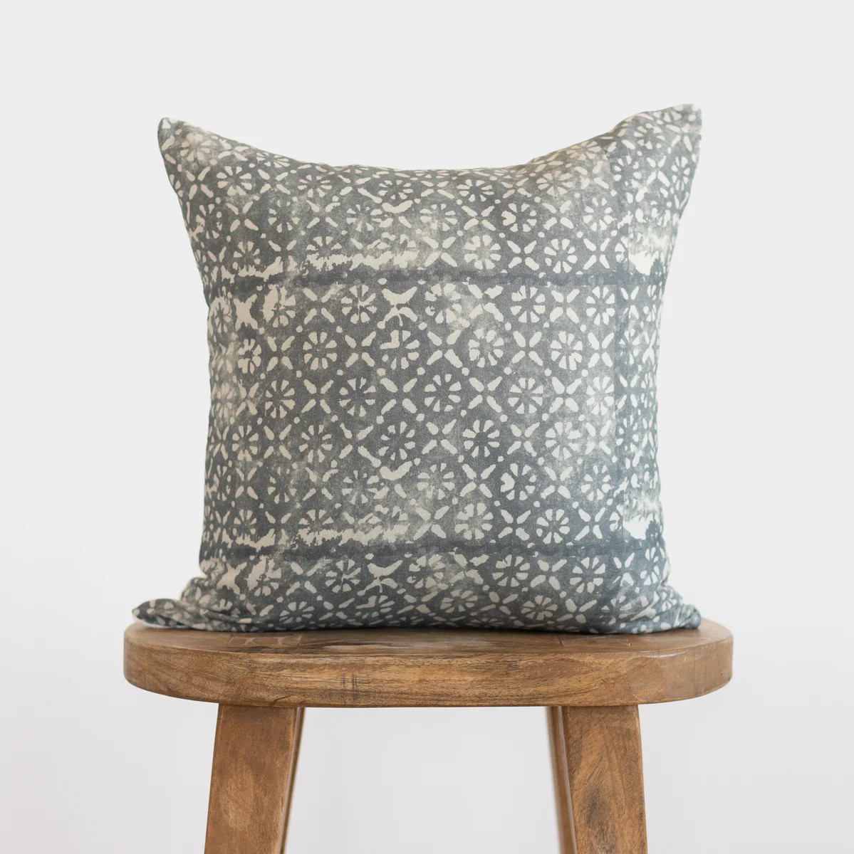 Diamond Flower - Pillow Cover Single - 18" | 22" | Woven Nook