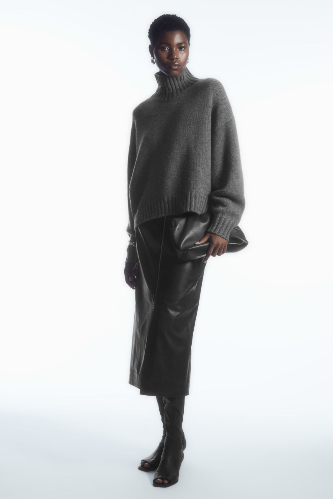 CHUNKY PURE CASHMERE TURTLENECK JUMPER | COS (EU)
