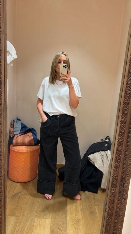 A l quick try on in free people. 

Wearing a 29 all the jeans. In the black I also tried a 30 which just sat lower still liked them and a 28 which sat a little higher but didn’t like the length so much so stuck at 29.
Wearing a M in the stripe trouser. 

#LTKeurope #LTKfindsunder50 #LTKstyletip