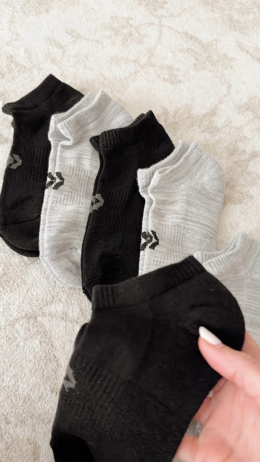 Another pair of socks that I love. Again, super comfortable and has great reviews. #stylinbyaylin #aylin @Target 