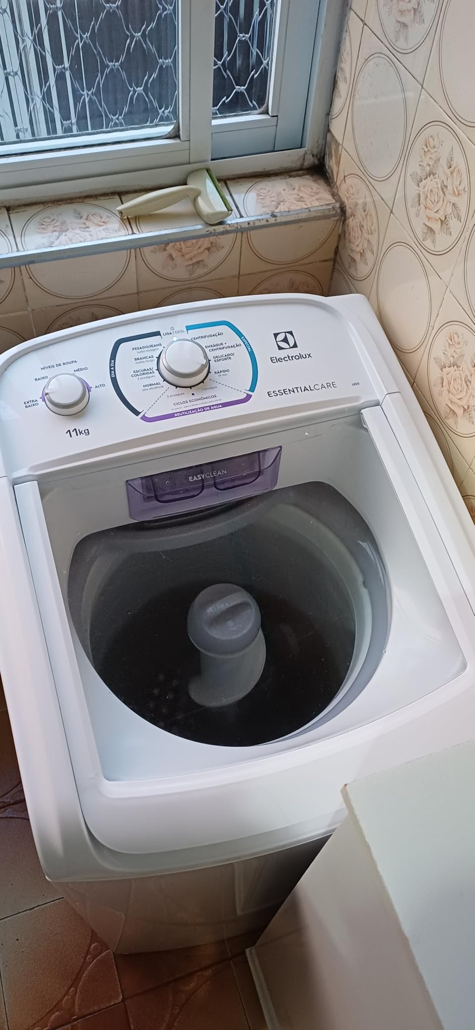 Máquina de Lavar Electrolux 11kg Branca Essential Care Easy Clean Filtro Fiapos 220v LES11 | Amazon (BR)