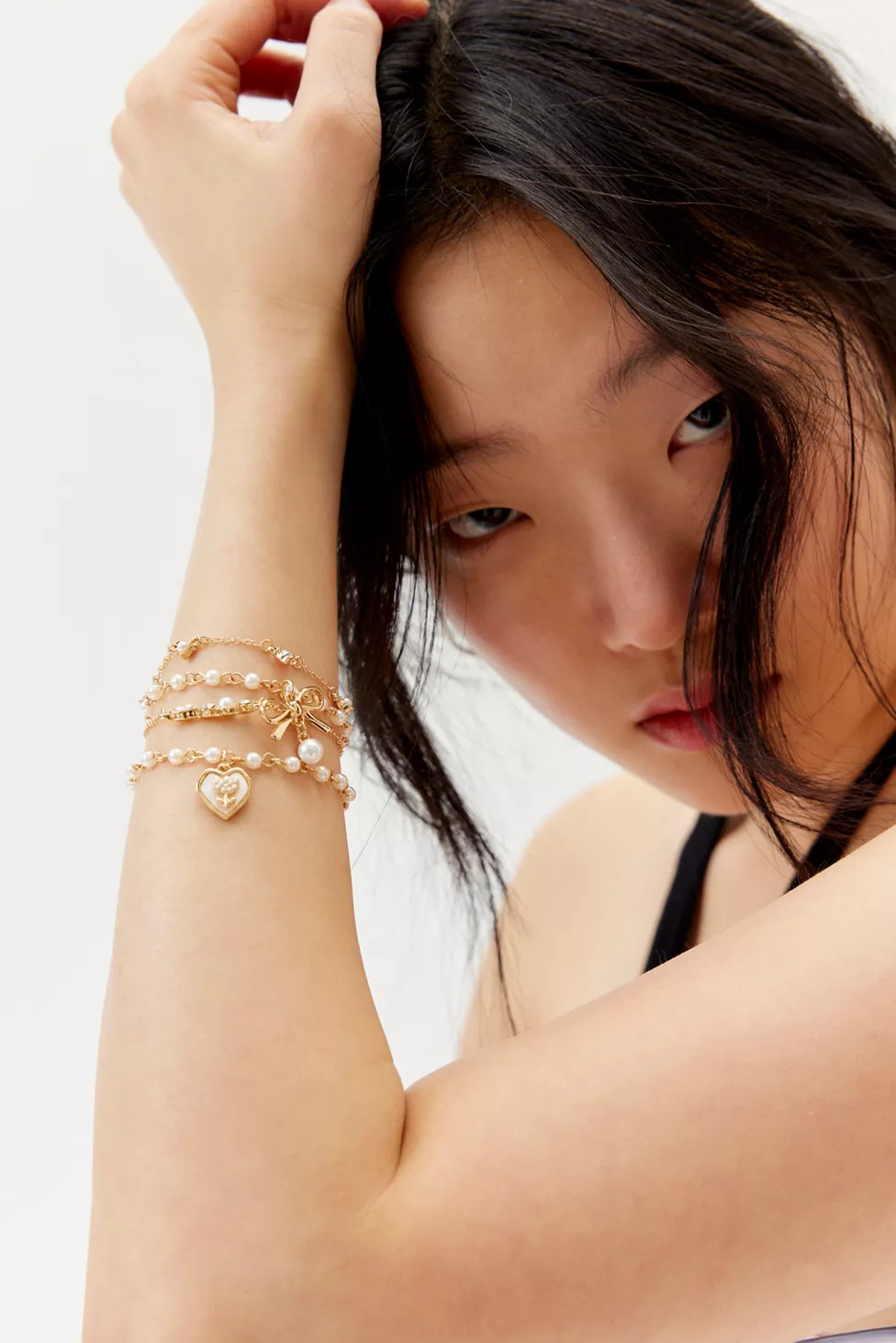 Delicate Pearl Bow Heart Bracelet Set | Urban Outfitters (US and RoW)