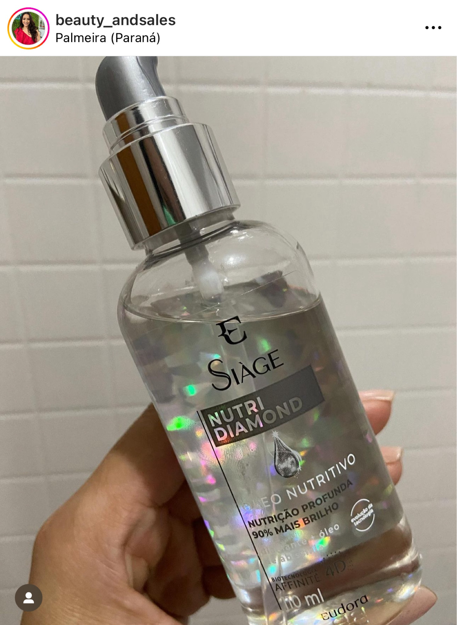 Óleo Nutritivo Siage da @eudora 

Visitei a @aimebahia no fim de semana e não pude deixar de notar (e por a mão) neste óleo maravilhoso que estava na bancada dela… 

Com autorização (obrigada, Aimee) usei o óleo nos meus cabelos e fiquei apaixonada. 
Embalagem linda, fragrância deliciosa, óleo bem suave, hidratou os fios sem pesar. 

Já queremos cupom para comprar . 

Sem dúvidas, a Eudora tem se destacado nos cuidados com os fios. Eu ainda não tenho nenhum produto da marca, mas não por mto tempo… hehehehehe 

#siageeudora #eudora #eudorasiàge #cuidadocomoscabelos

#LTKbrasil #LTKbeauty