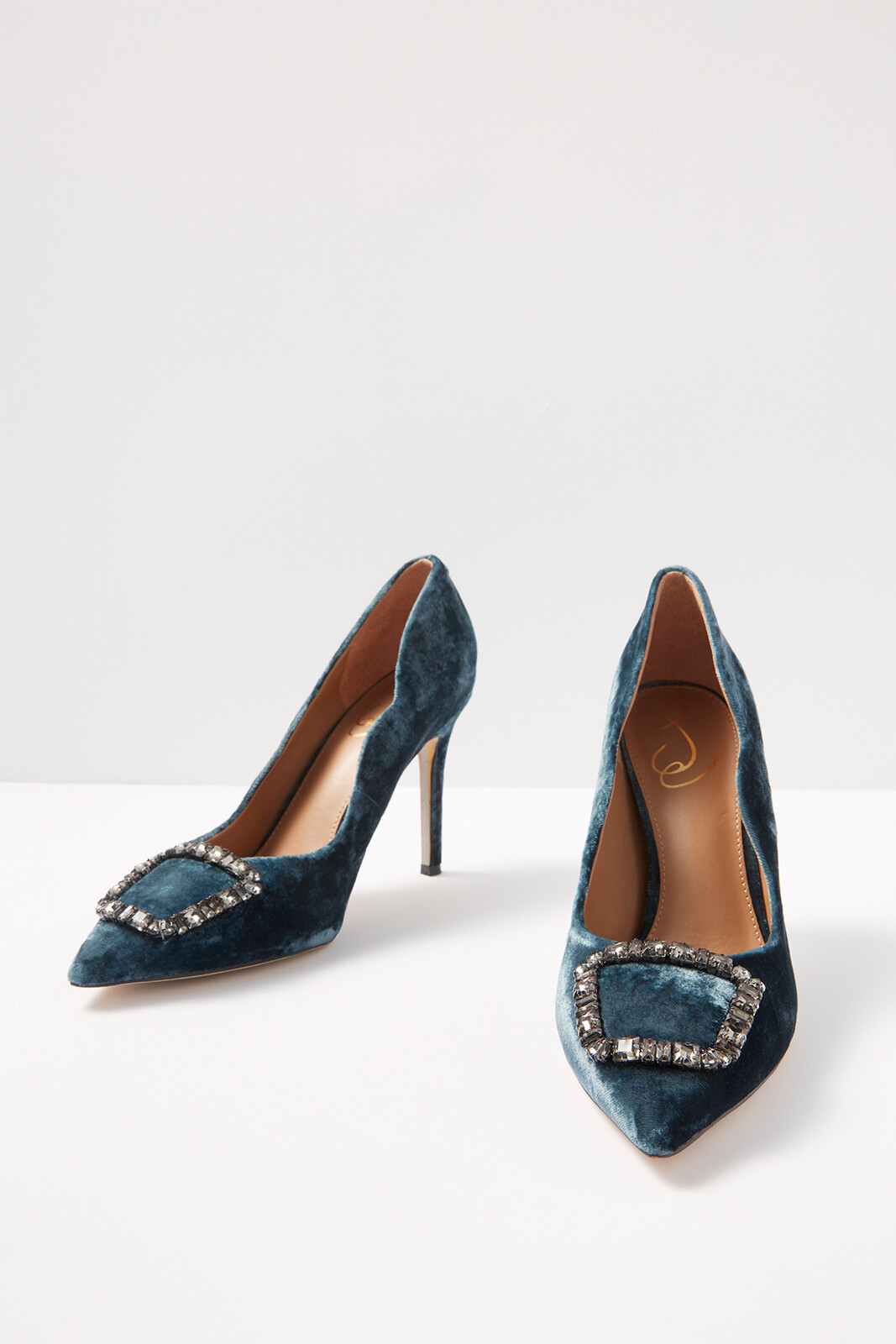 Harriett Velvet Pump | Evereve