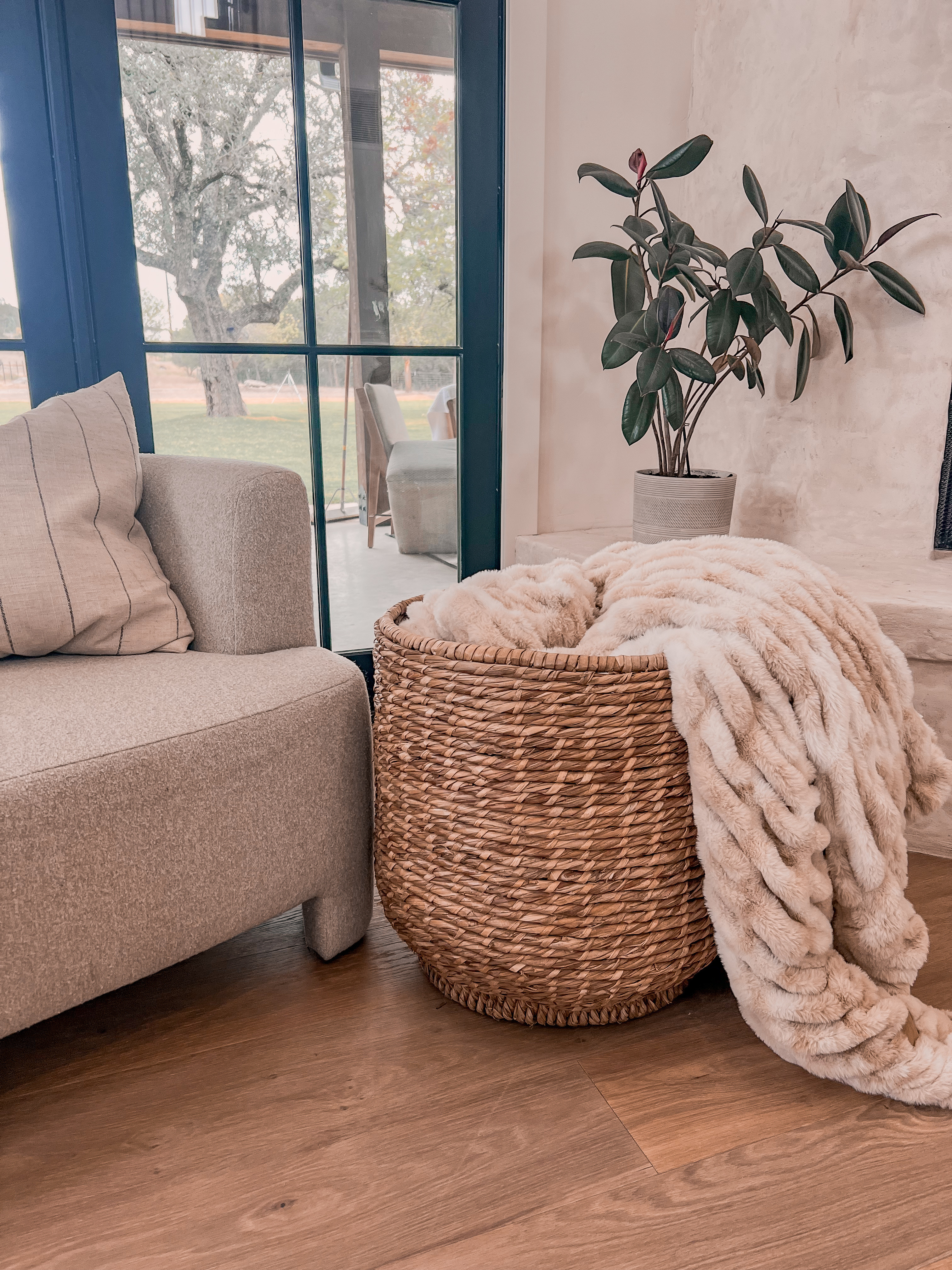 Lola blankets are the absolute best Christmas gifts for everyone on your list!

These award-winning luxury blankets come in three sizes: large, medium, and baby.

I recently received one of these blankets and was blown away by its ‘life-changing softness’. Now, it’s at the top of my list of cozy essentials! 🙌🏻

Lola also makes cozy must-have pillows, pet blankets and beds, and even weighted blankets - everything a cozy enthusiast could ever want! 

Oh, and did I mention they come in 29 original colors? Lola Blankets even has collaborations with TEZZA, Madison Vining, Chris Loves Julia (my personal favorite), Fullmhouse, and Harmony Blues!

If you’re looking for a cozy gift for the holidays, a must-have blanket for your mom, or just want to add some extra comfort to your life, Lola Blankets is the place to be! 😊

Cozy essentials, cozy home office, fall cozy must-haves, aimomlife, momlife, gifts for her, gifts for mom, housewarming gifts

#LTKGiftGuide #LTKCyberWeek

#LTKHome #LTKSaleAlert