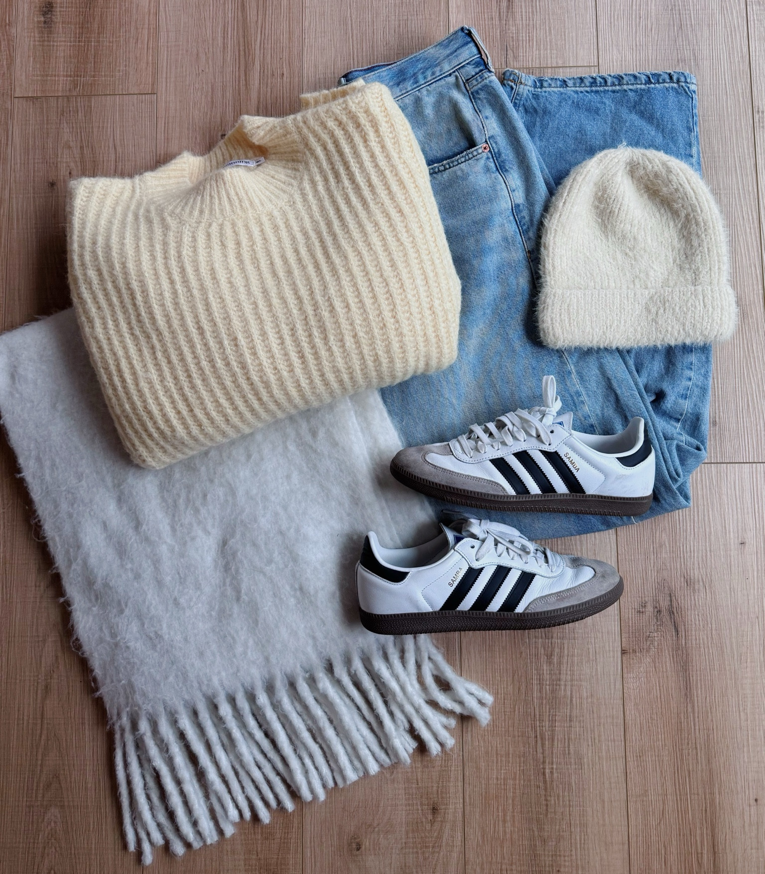 chill winter/fall fit⭐️🤍 giving cozyyyy vibesss! 

#LTKSeasonal #LTKHoliday #LTKGiftGuide