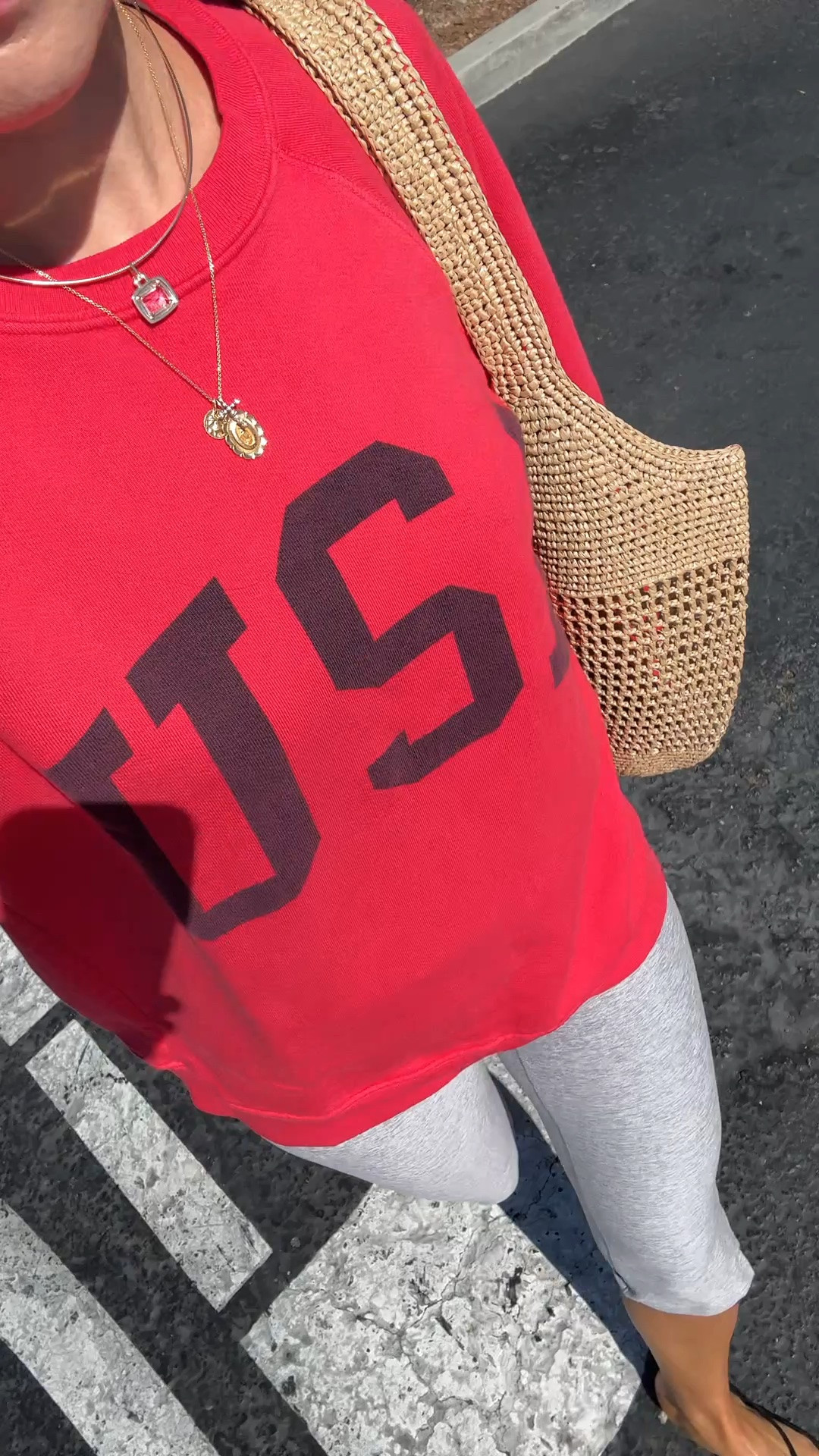 I’m 5’7 wearing size small in the sweatshirt and XS in the capri leggings!
